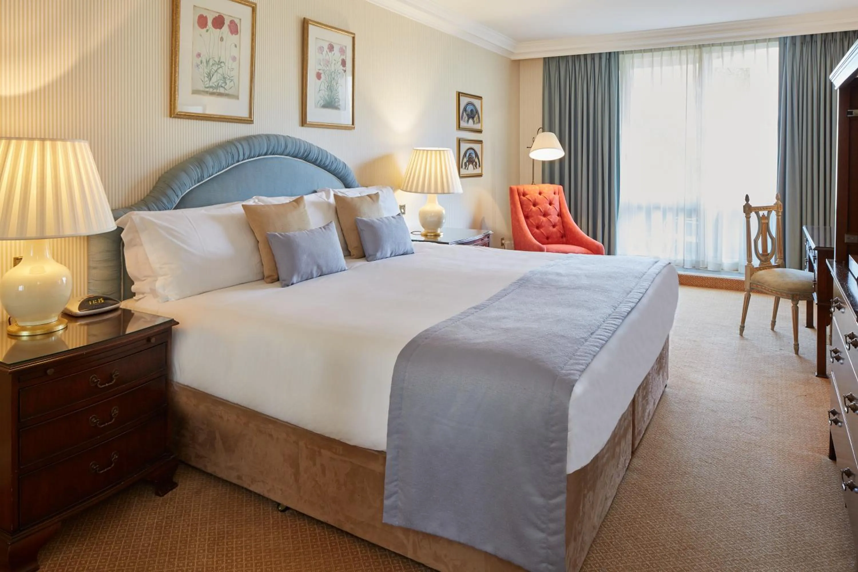 Bedroom, Bed in Cheval Thorney Court at Hyde Park