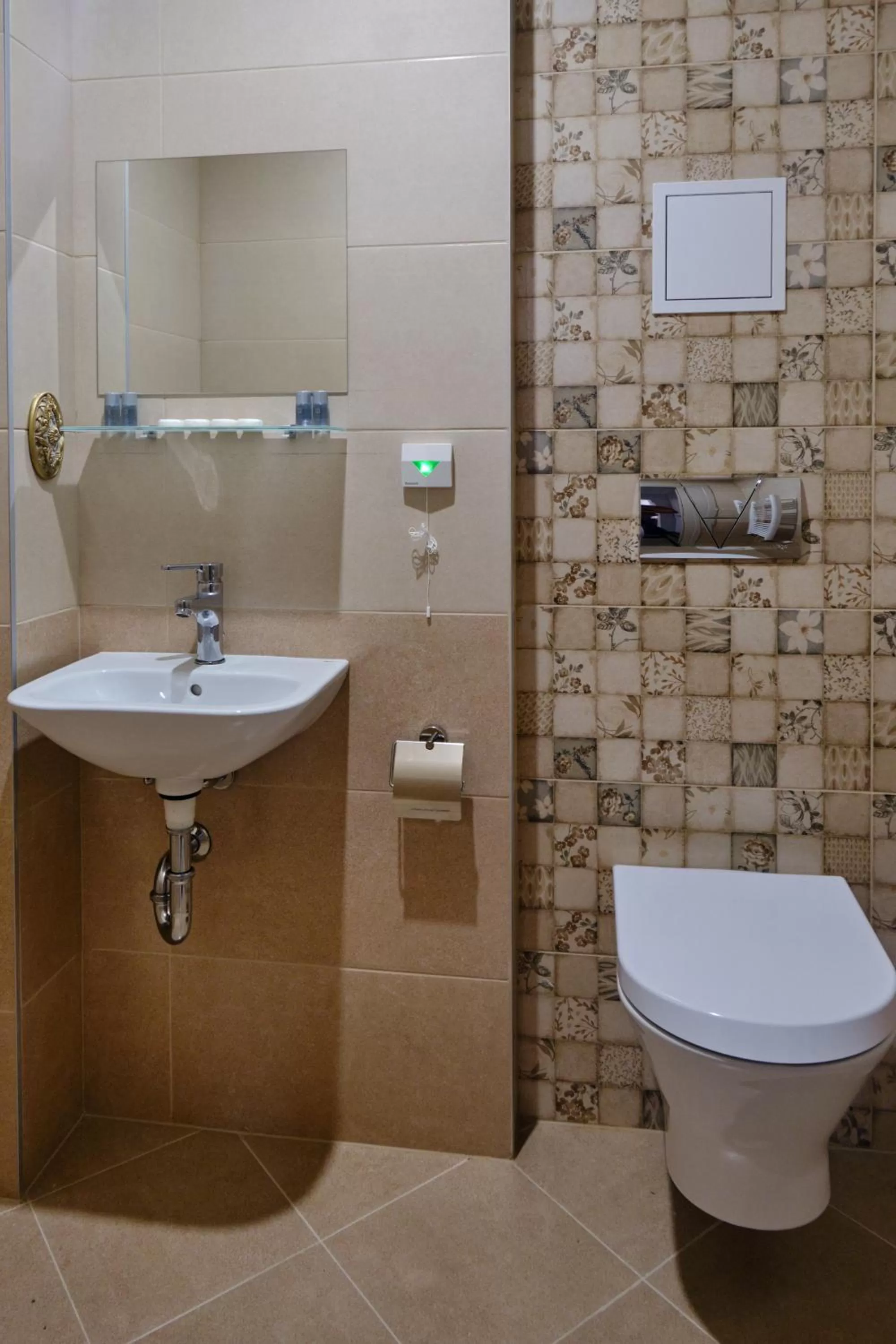 Shower in Hotel Splendid