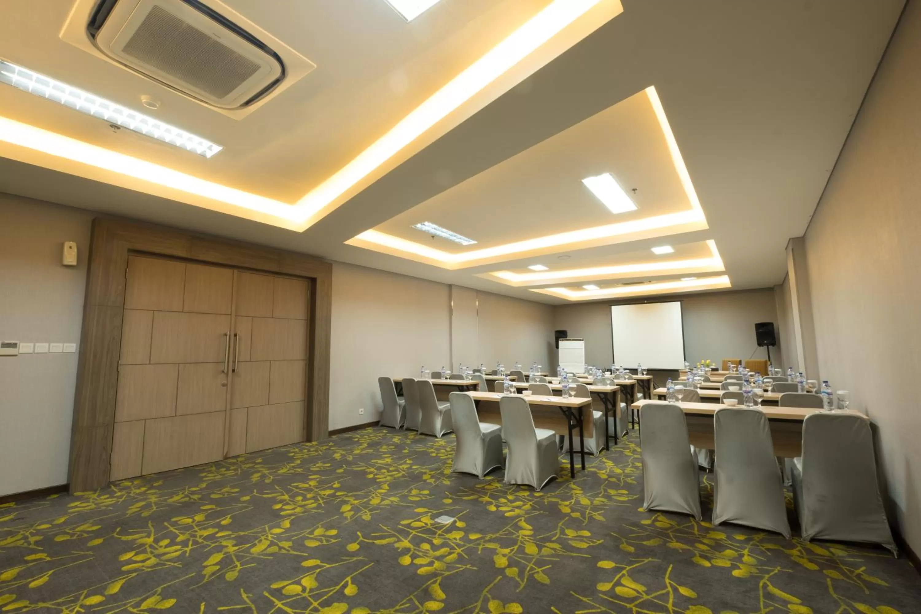 Banquet/Function facilities in Hotel 88 ITC Fatmawati Jakarta By WH