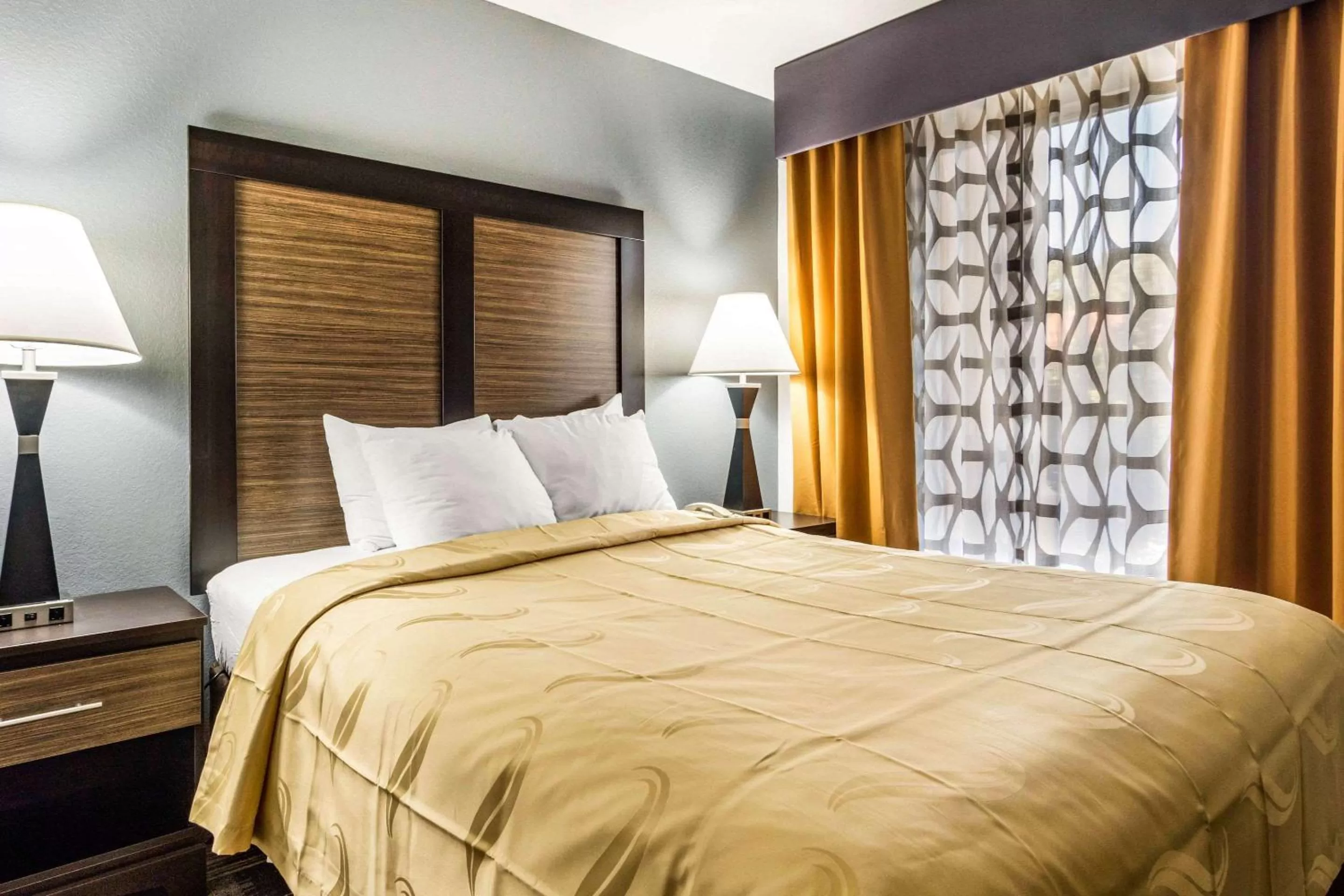 Bedroom, Bed in Quality Inn near Six Flags Douglasville