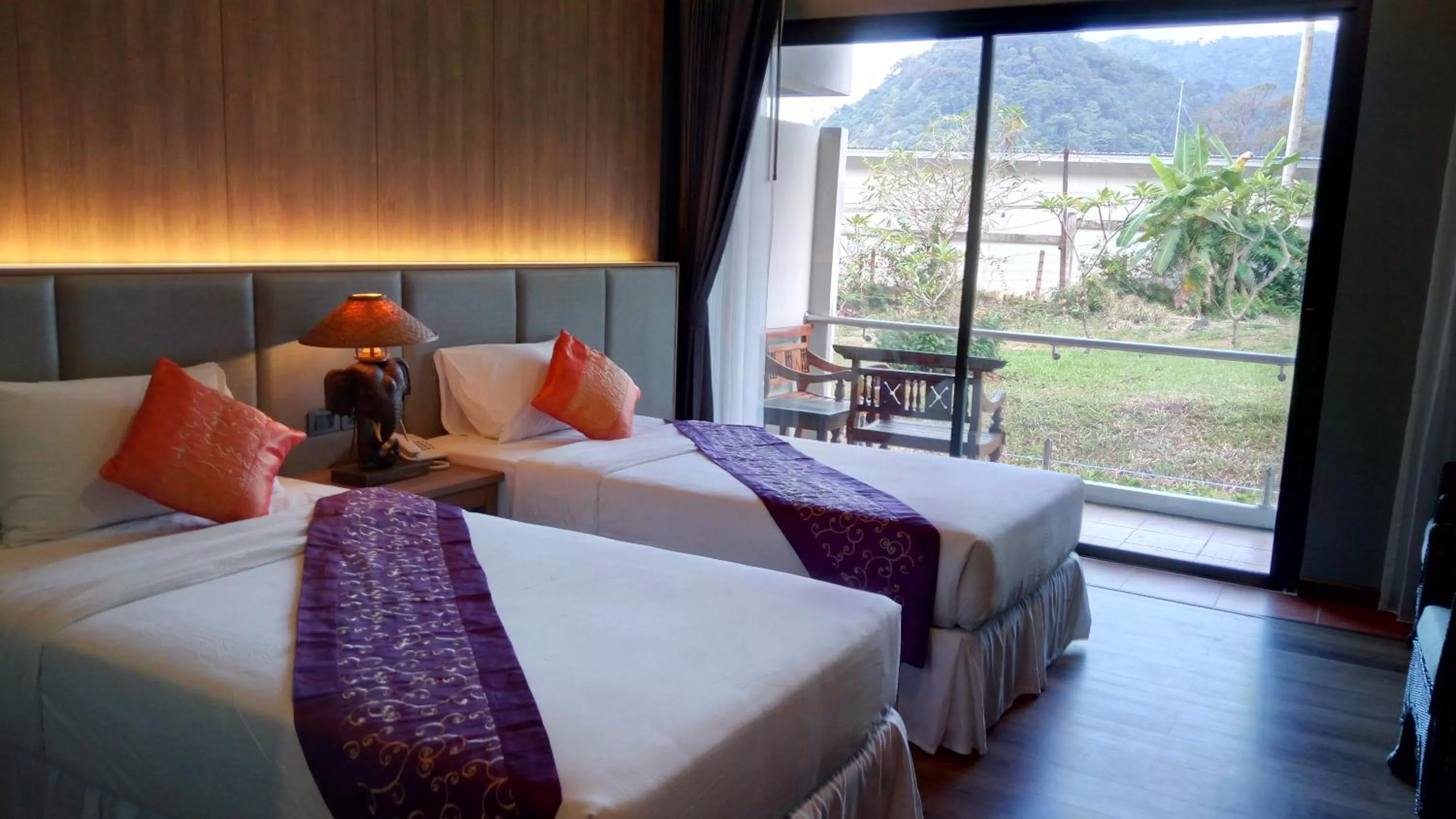 Bed in Chang Buri Resort & Koh Chang Hillside