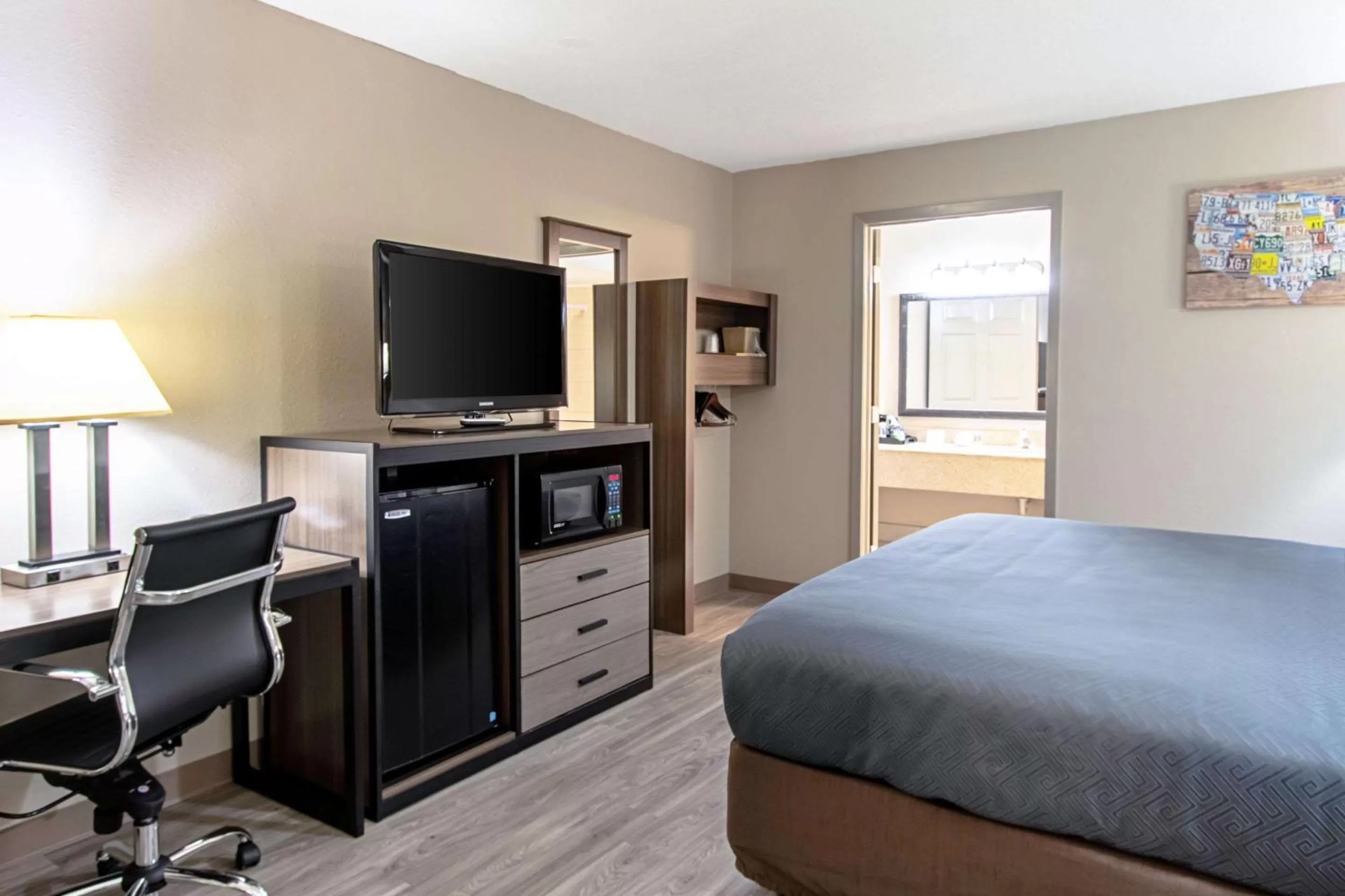 Photo of the whole room, Bed in Econo Lodge Kingsville