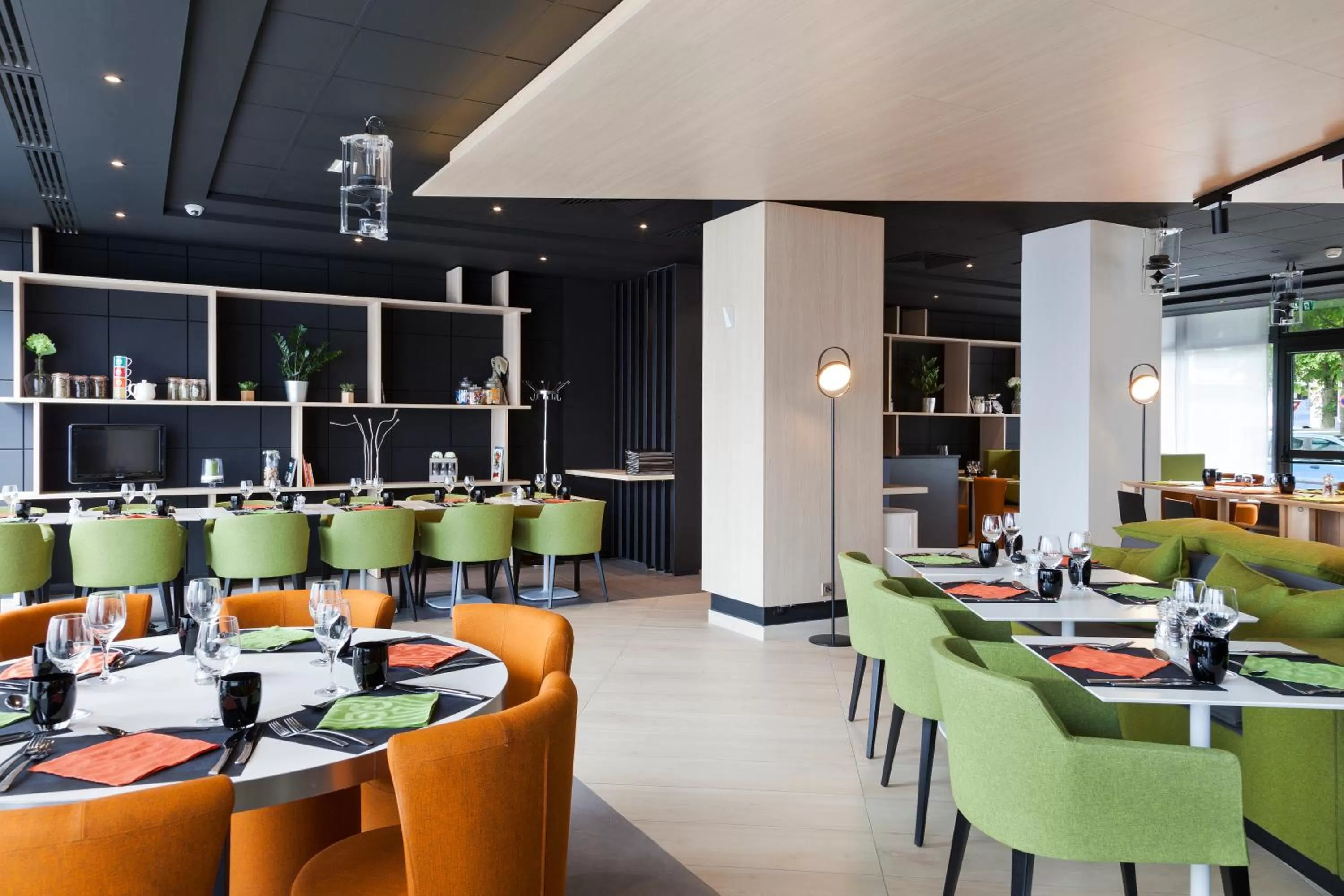 Restaurant/places to eat in Novotel Tours Centre Gare