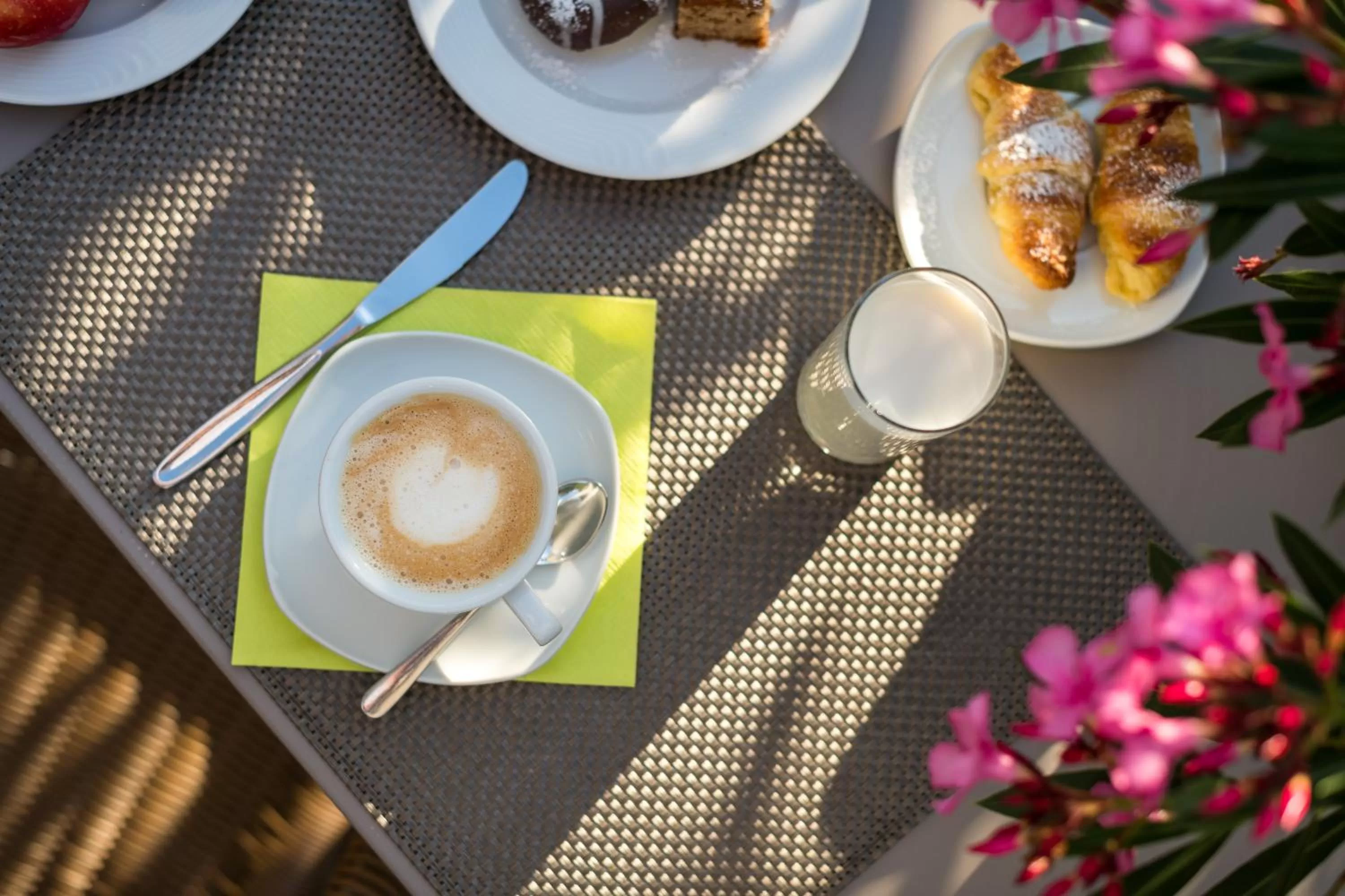 Food and drinks in Garni Hotel Ritterhof