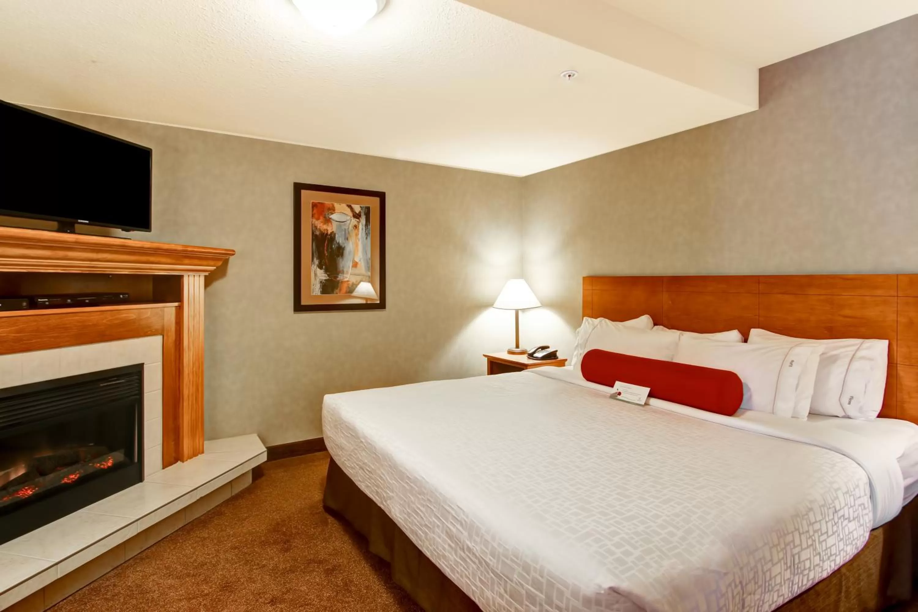 Bedroom, Bed in Ramada by Wyndham Ponoka