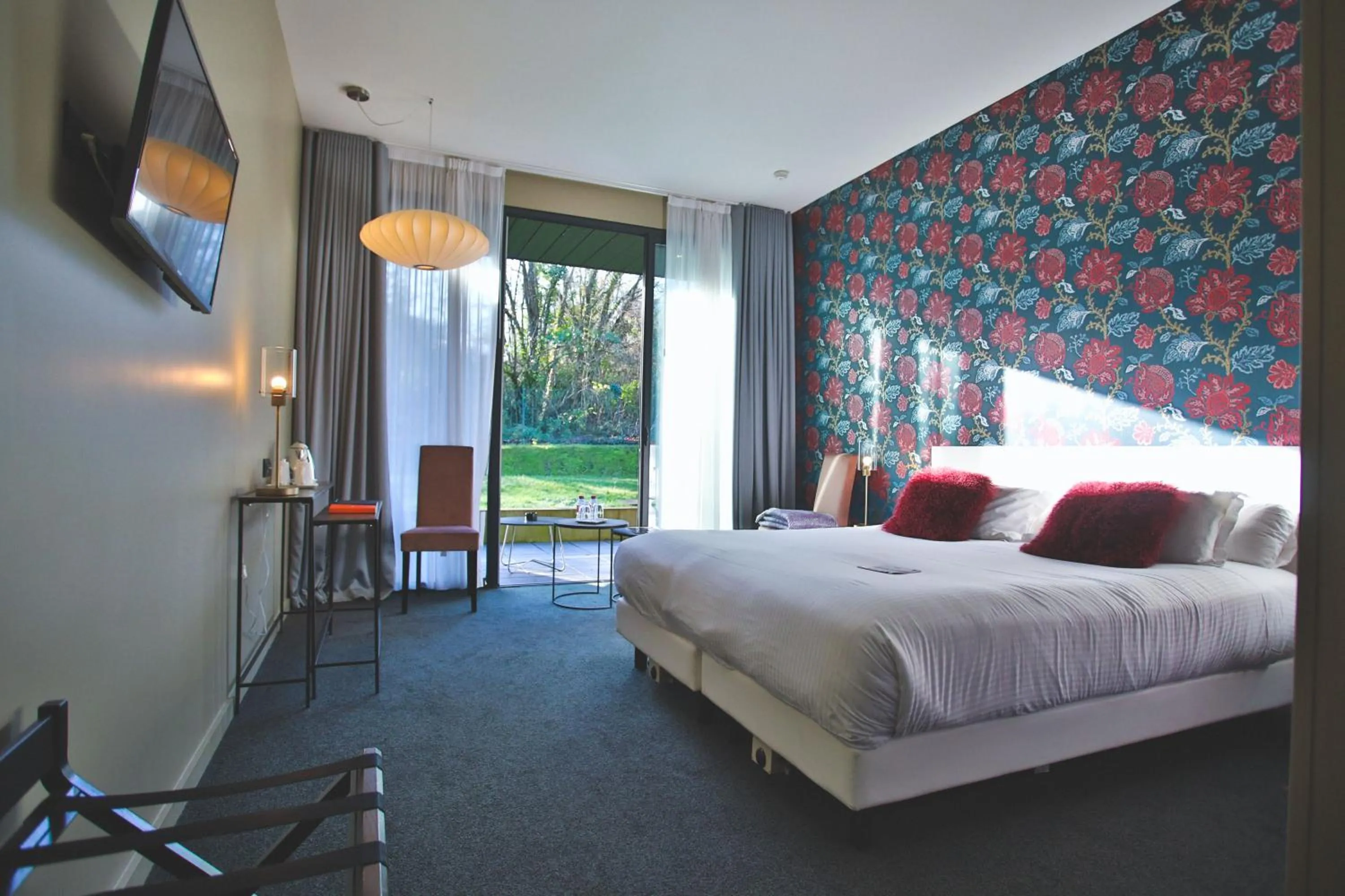 Patio, Bed in Domaine De La Corniche