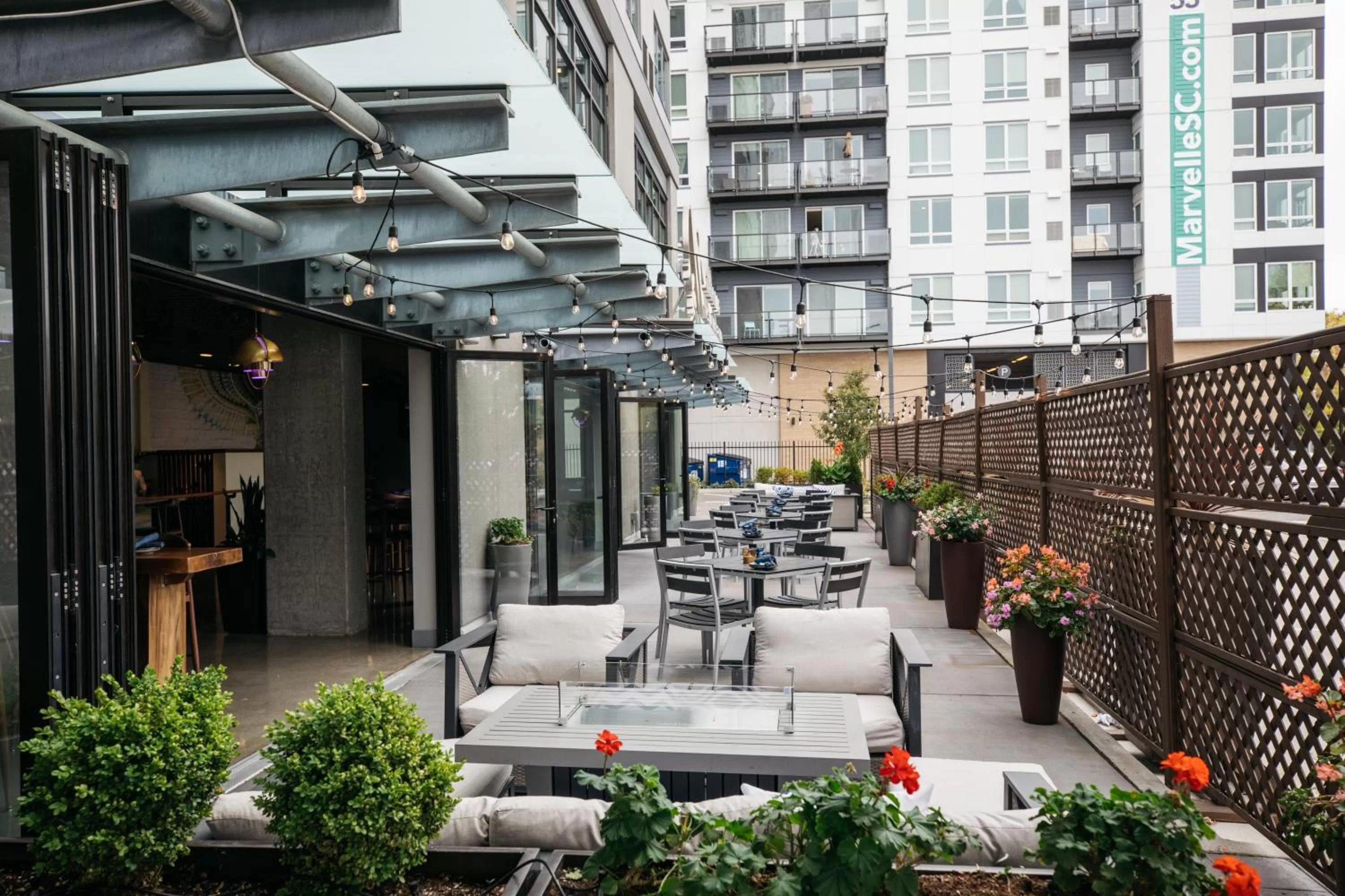 Restaurant/places to eat in Hotel Interurban Seattle Airport SeaTac