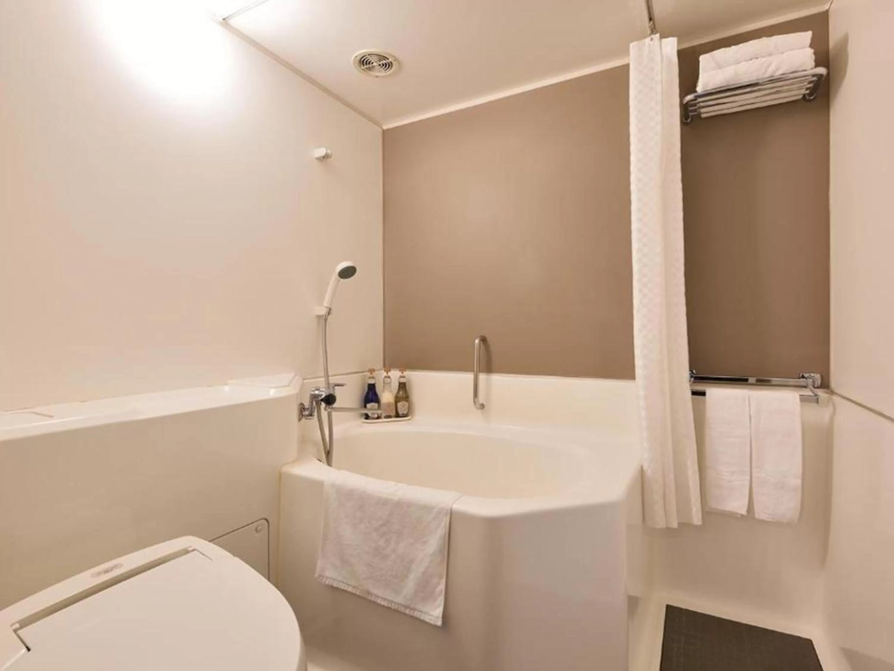 Shower in Shinjuku Prince Hotel