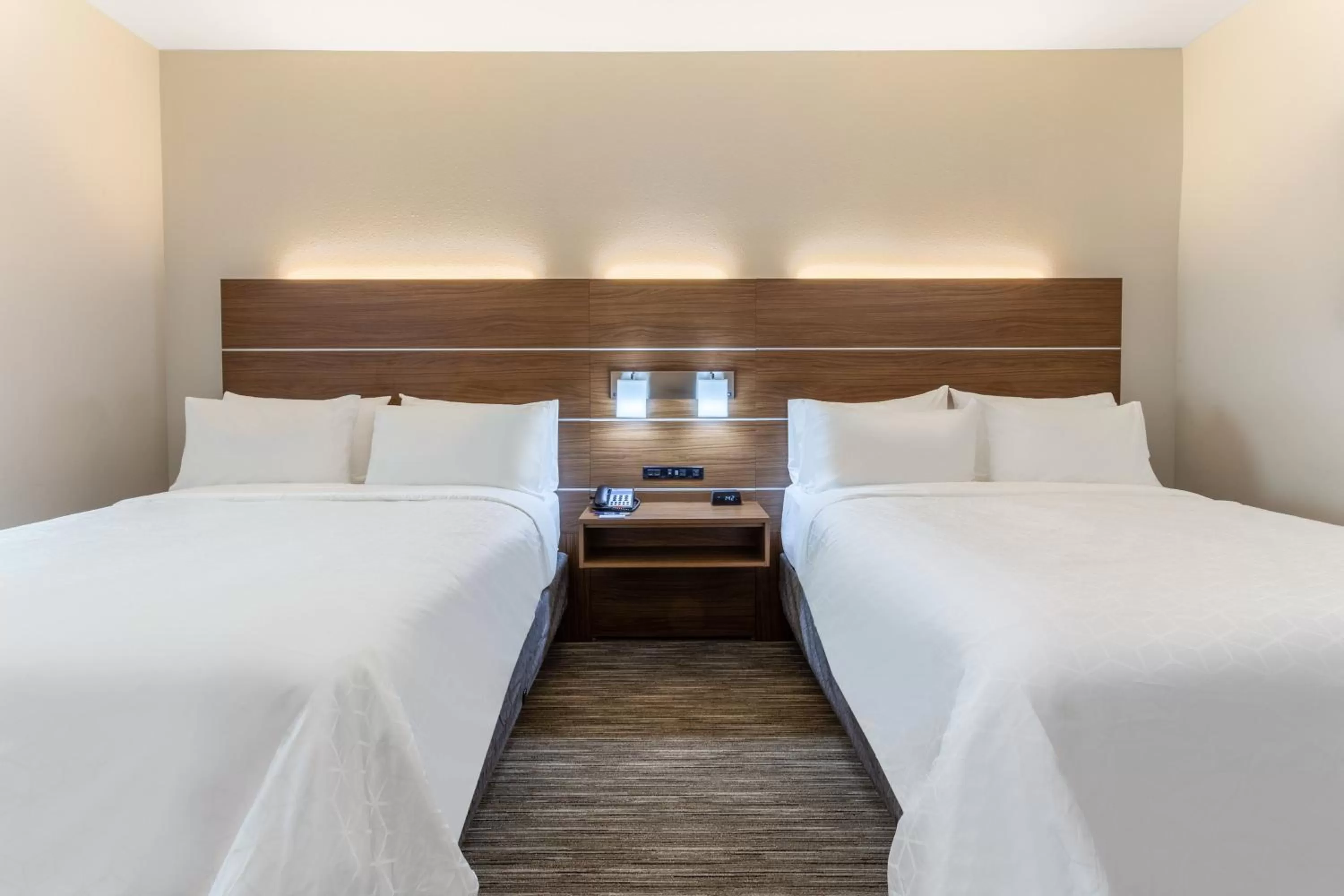 Photo of the whole room, Bed in Holiday Inn Express & Suites Kearney by IHG