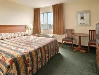 Deluxe Studio King Suite - Non-Smoking in Ramada by Wyndham Hawthorne/LAX