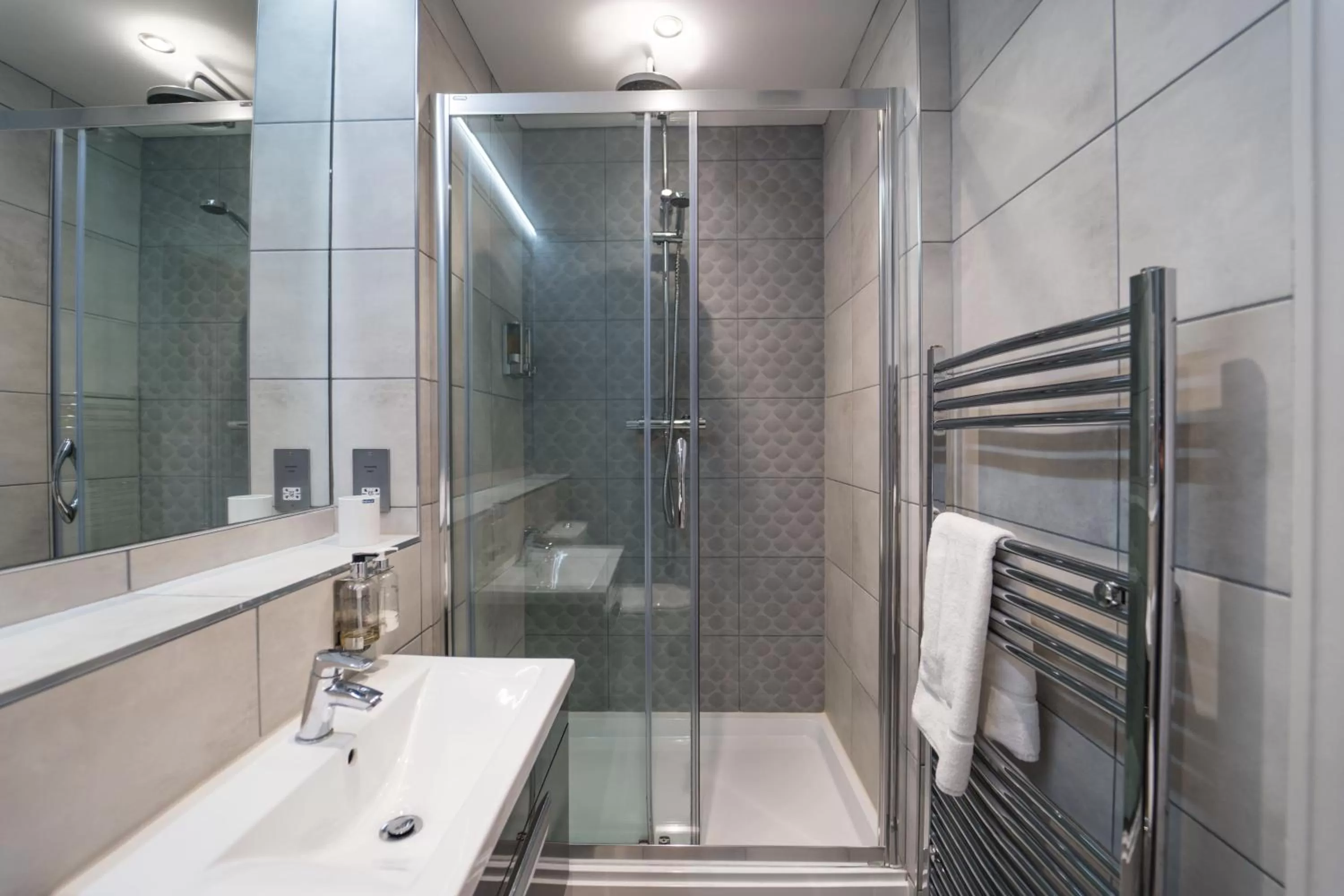 Bathroom in 1 Elliot Terrace