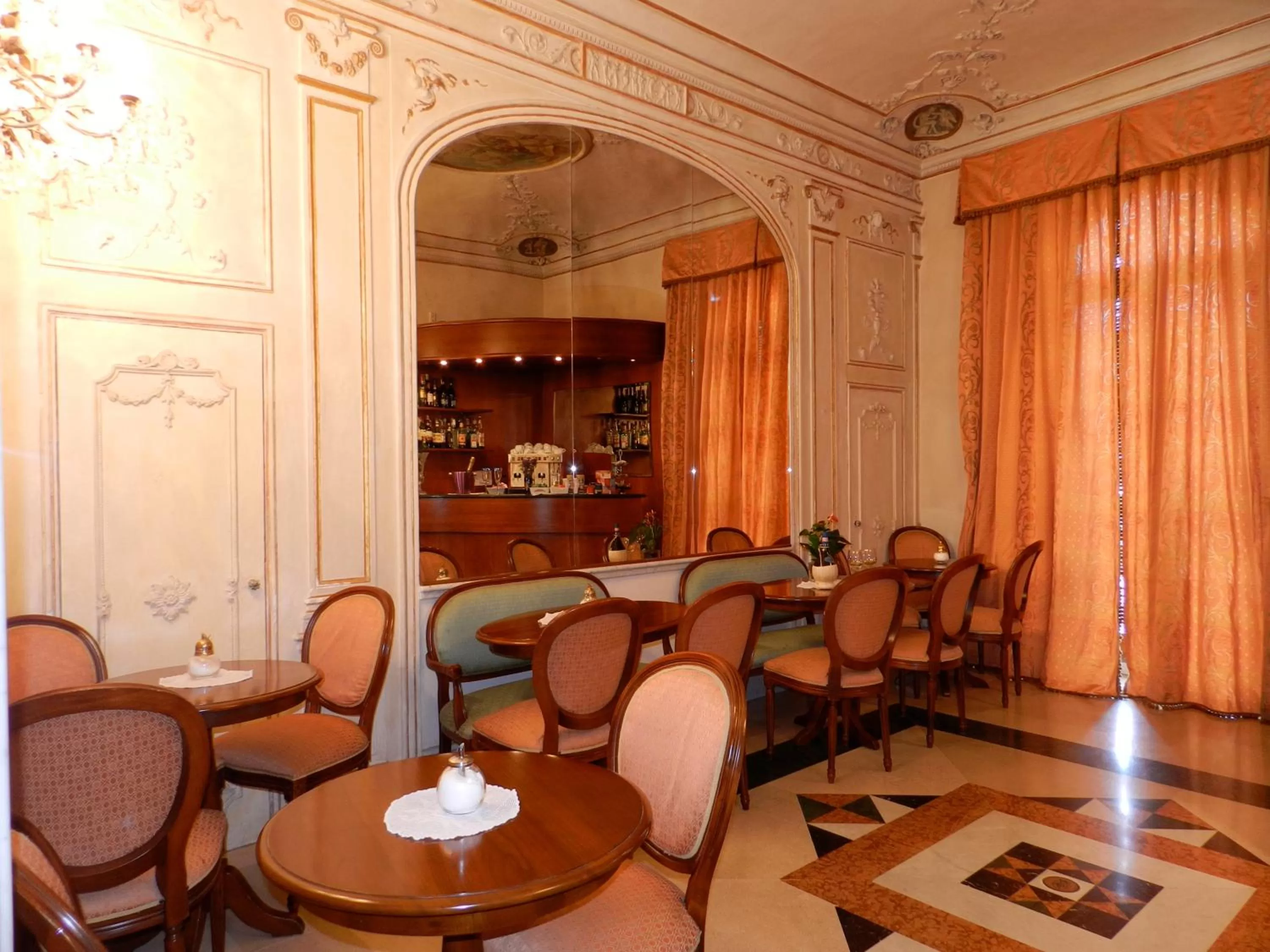 Restaurant/places to eat in Domus Florentiae Hotel