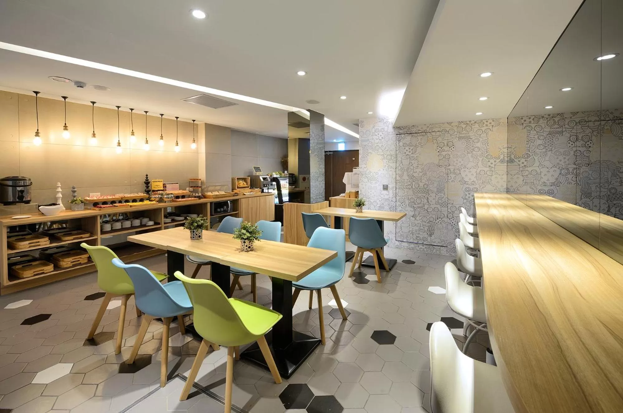 Communal lounge/ TV room in Via Hotel Taipei Station