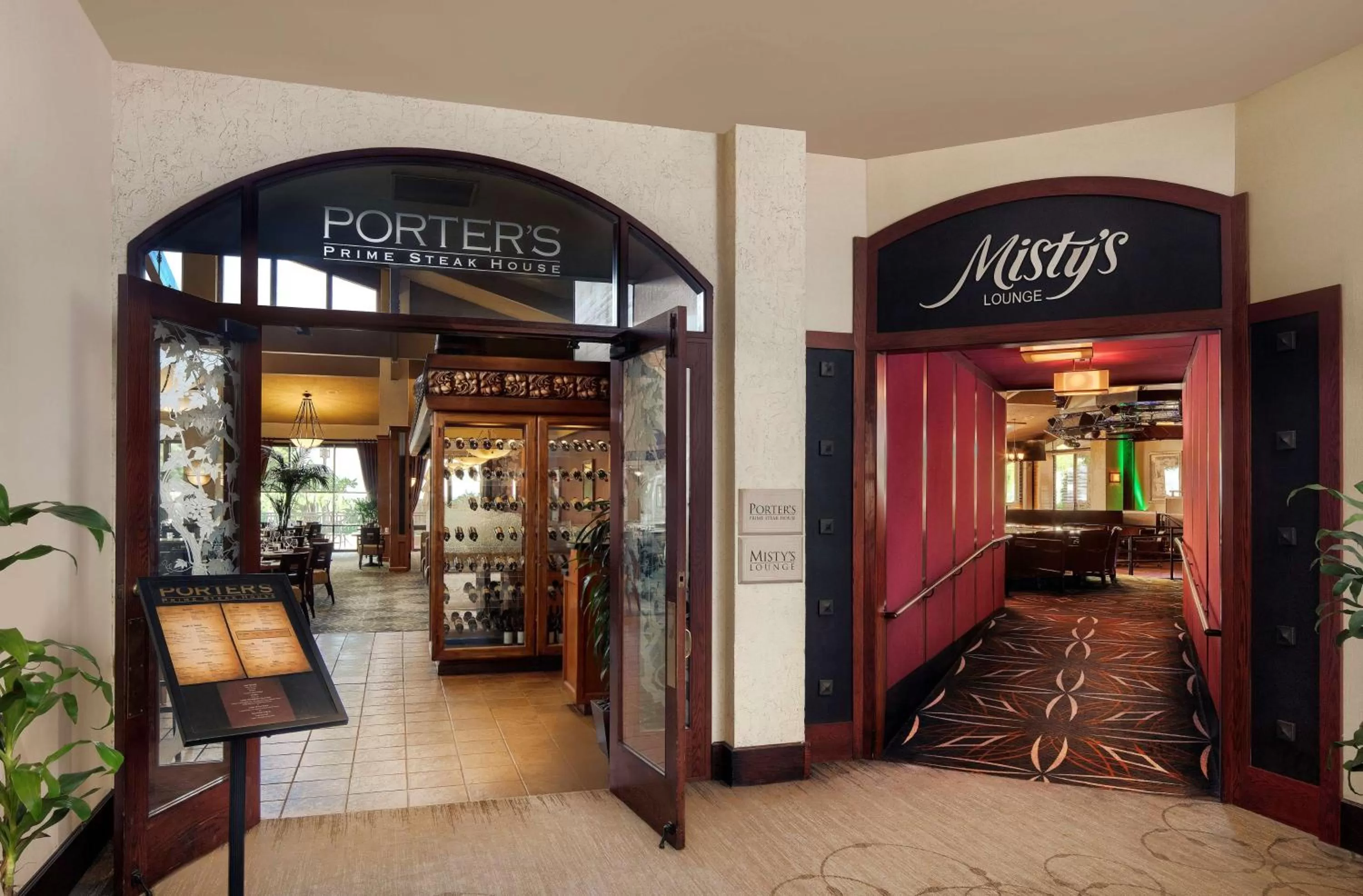 Lounge or bar in DoubleTree by Hilton Ontario Airport