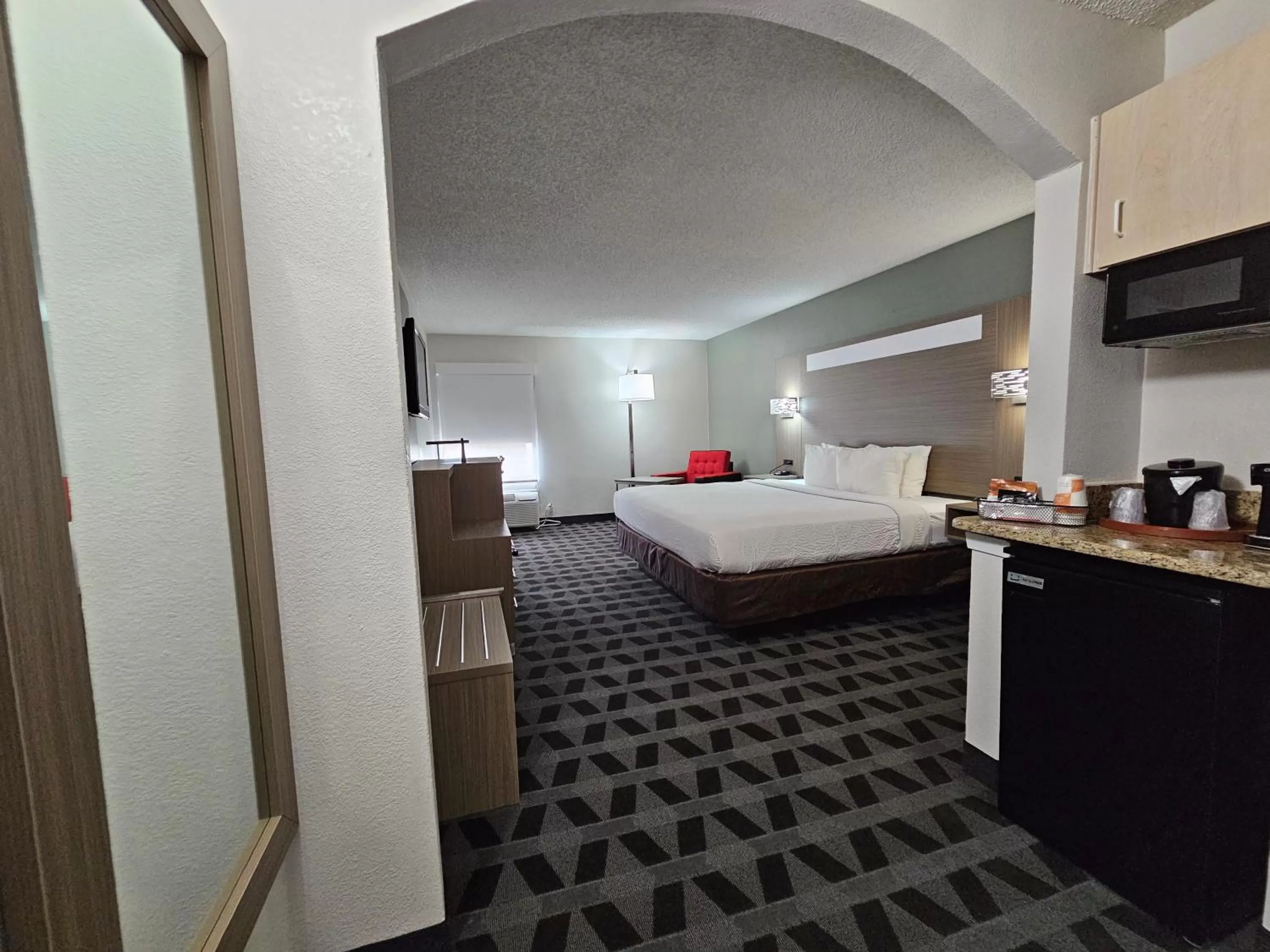 Bedroom, Bed in Quality Inn & Suites Irving DFW Airport South