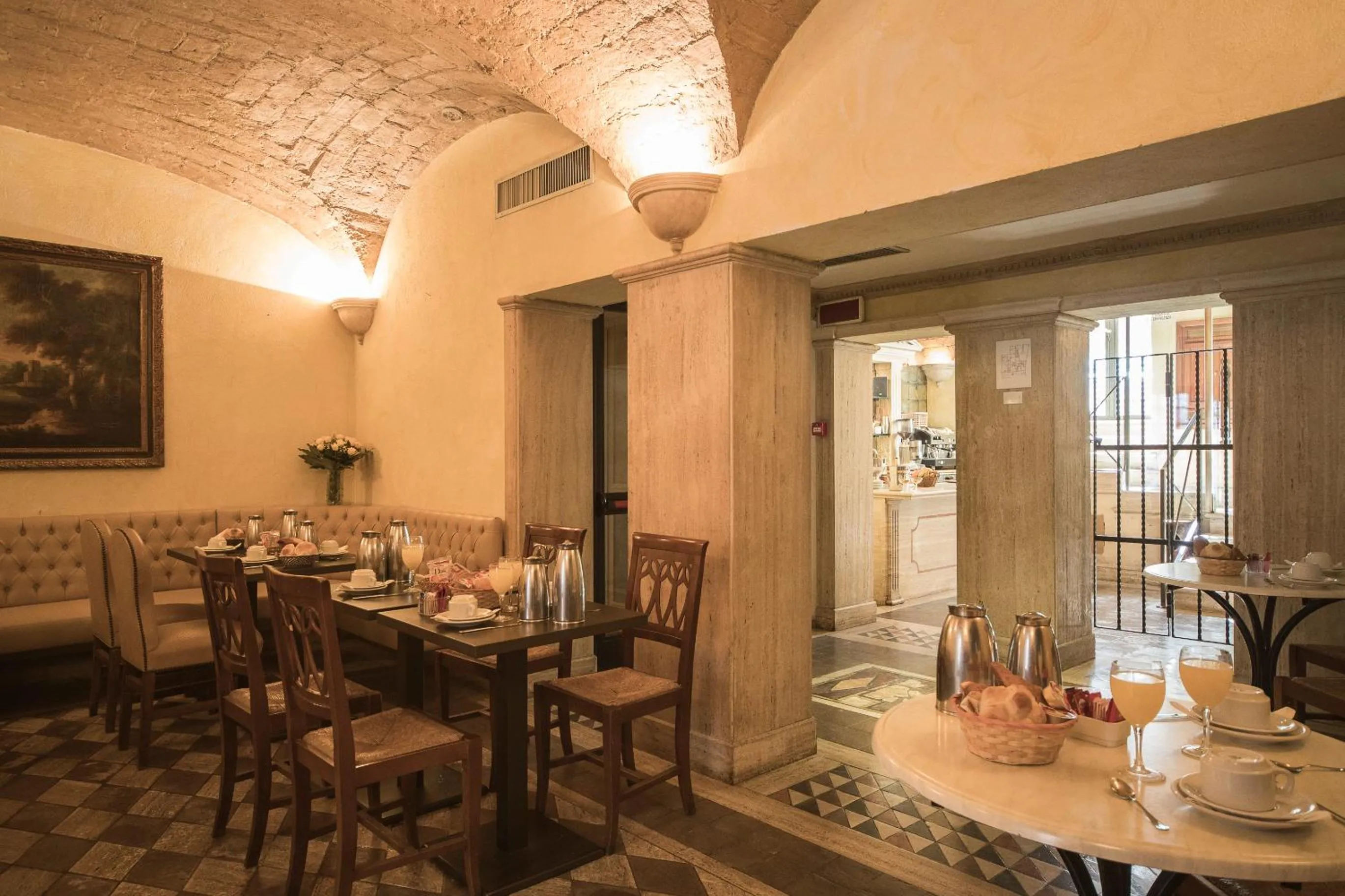 Restaurant/places to eat in Hotel Donatello