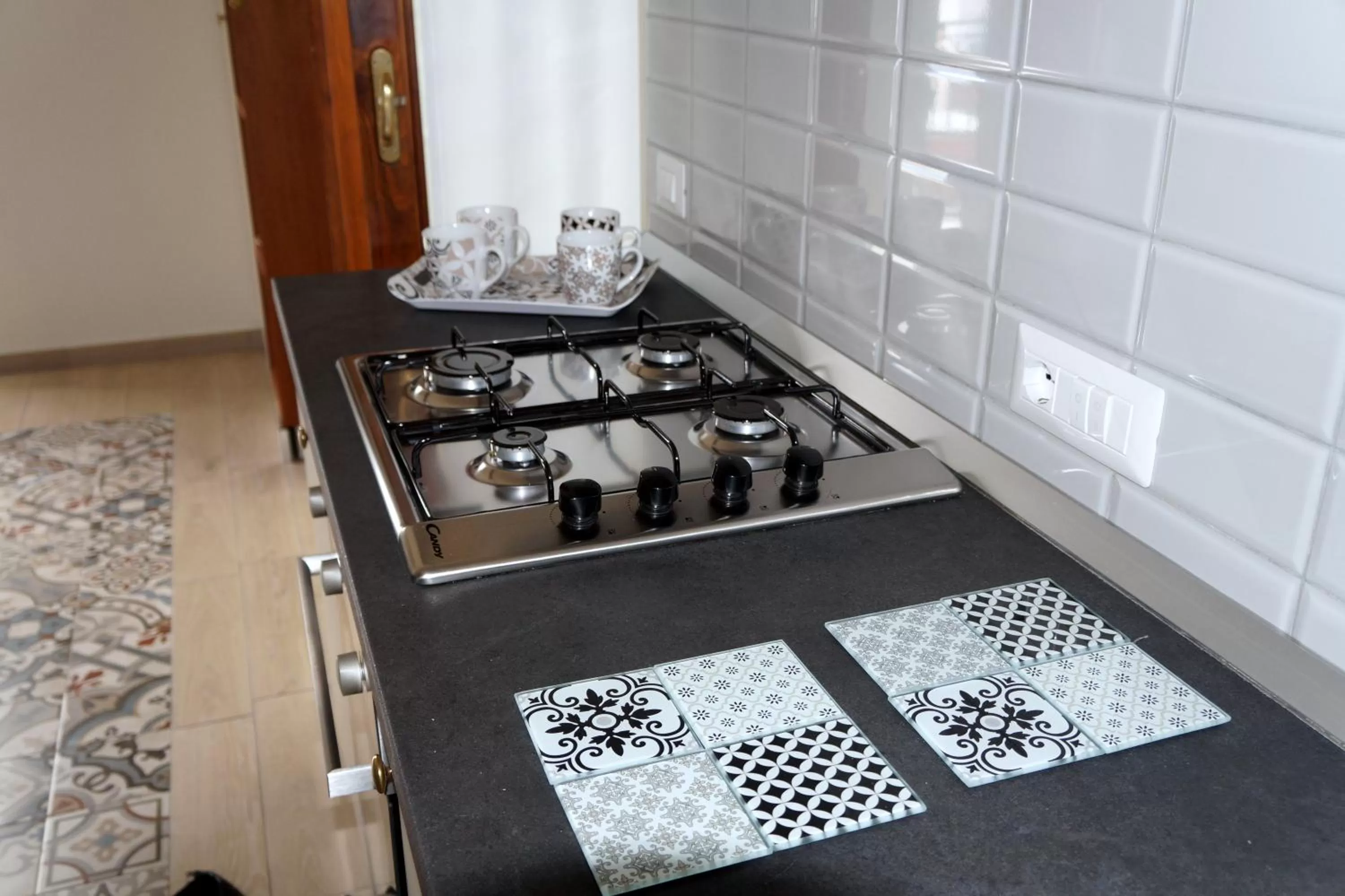 Communal kitchen in Nolana '86