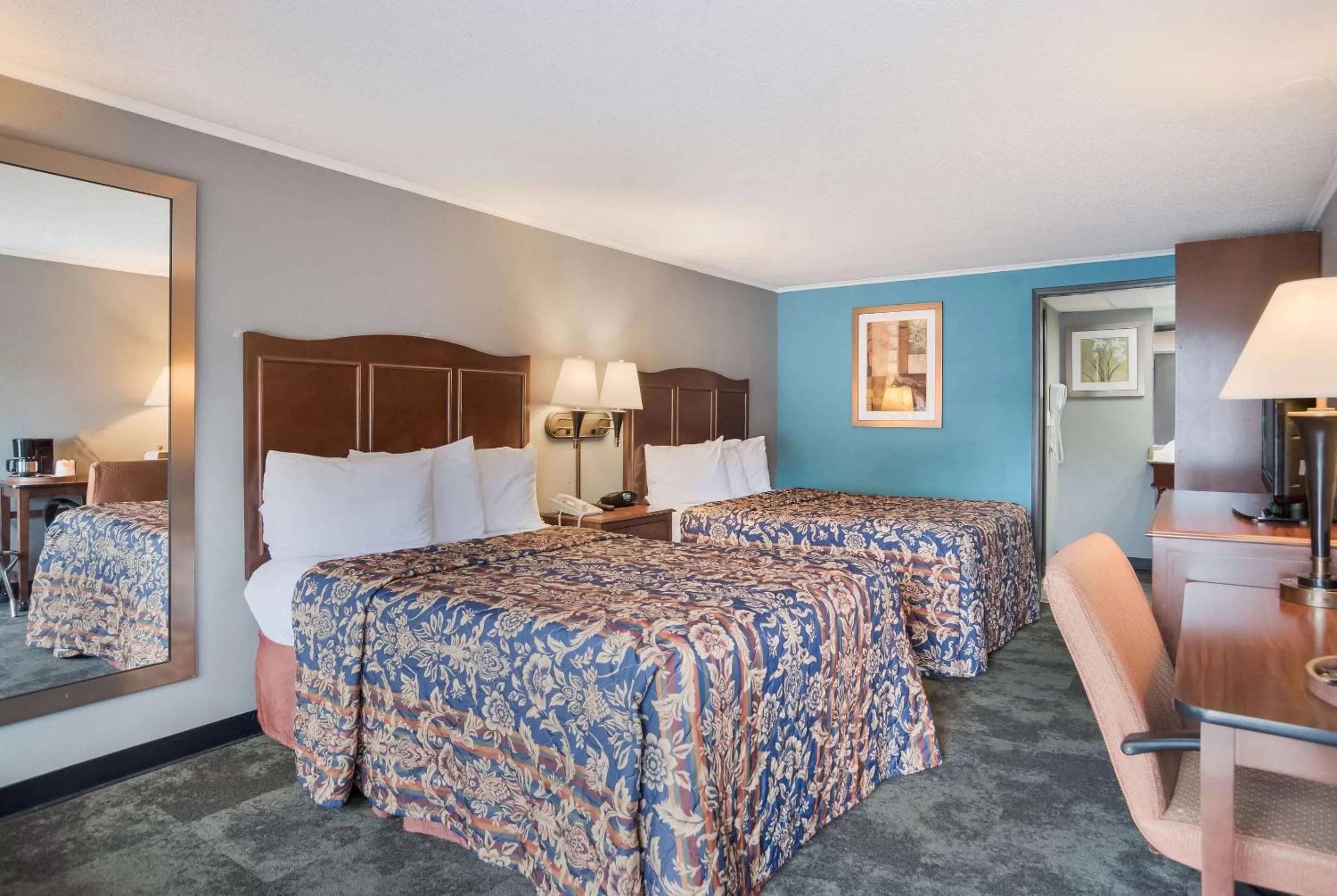 Bedroom, Bed in Rodeway Inn Carlisle North