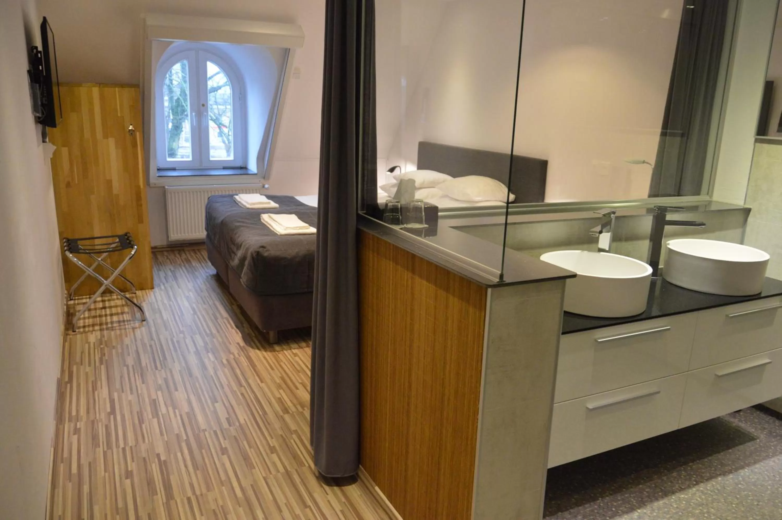 Bathroom, Bed in Best Western Hotel Anno 1937