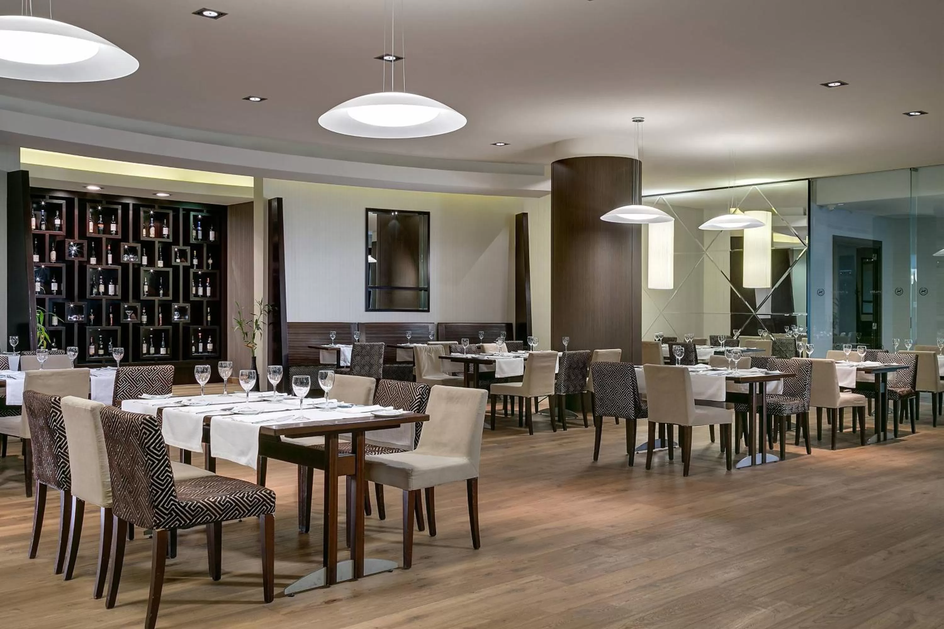 Restaurant/places to eat in Sheraton Bucharest Hotel
