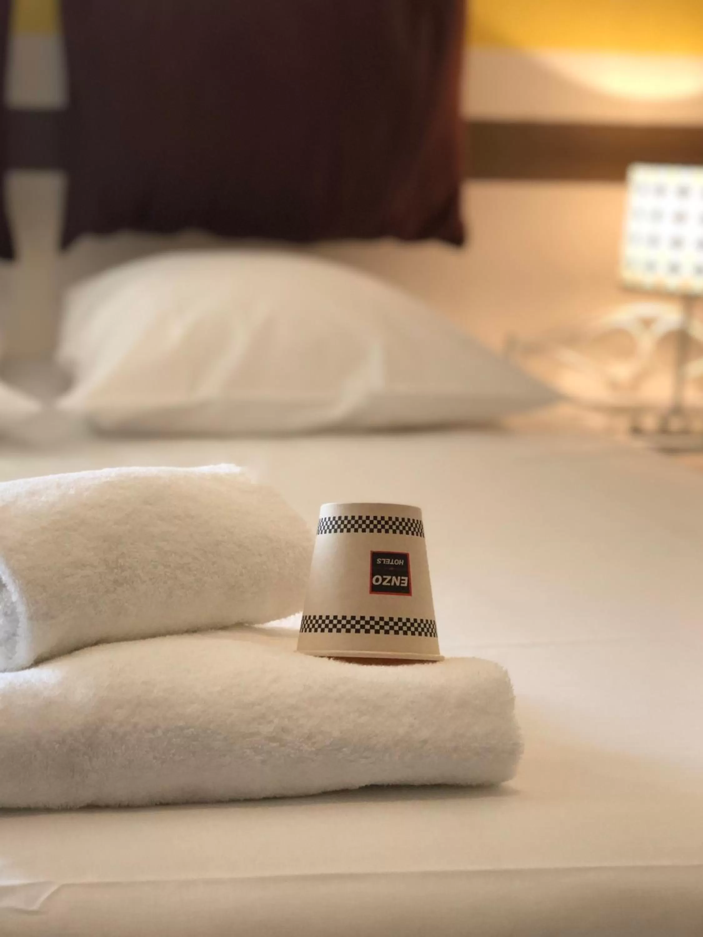 Bed in Enzo Hotels Neufchâteau by Kyriad Direct