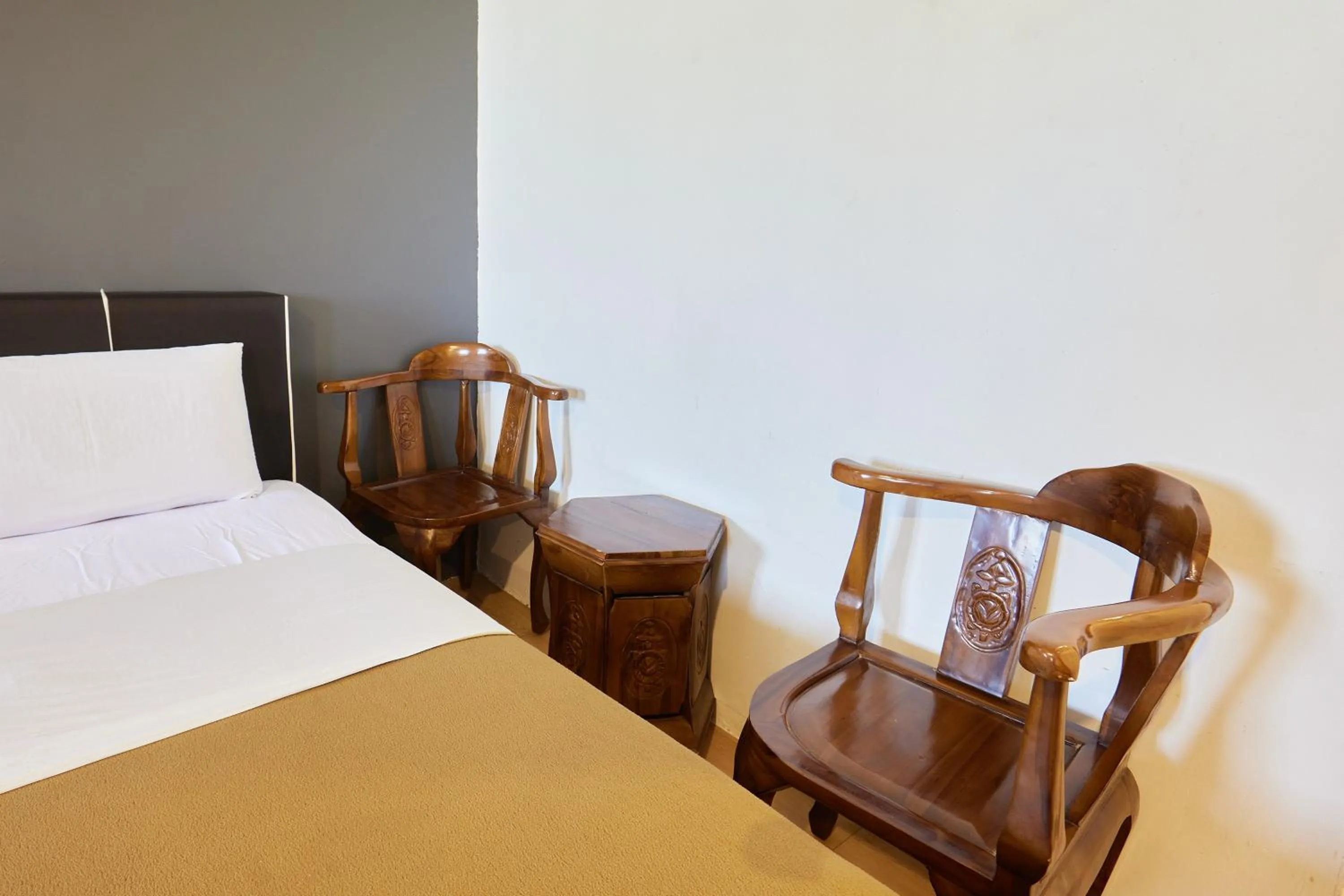 Living room, Bed in Uncle Guesthouse Kuala Terengganu