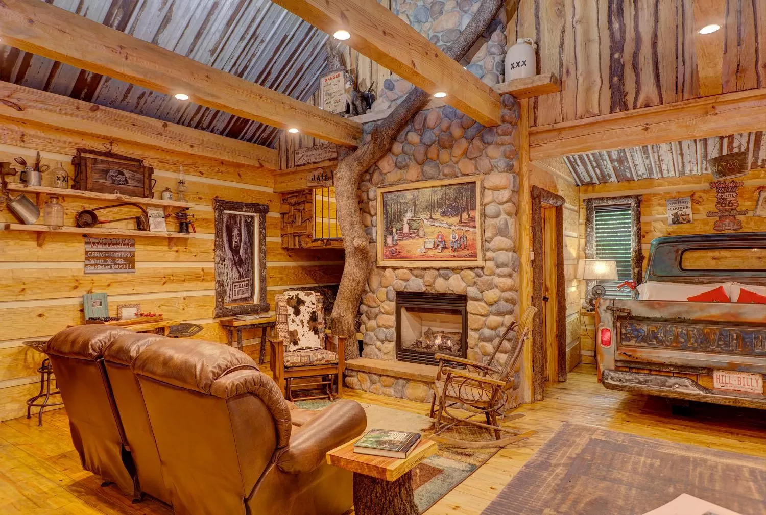 Living room, Seating Area in Fox Pass Cabins