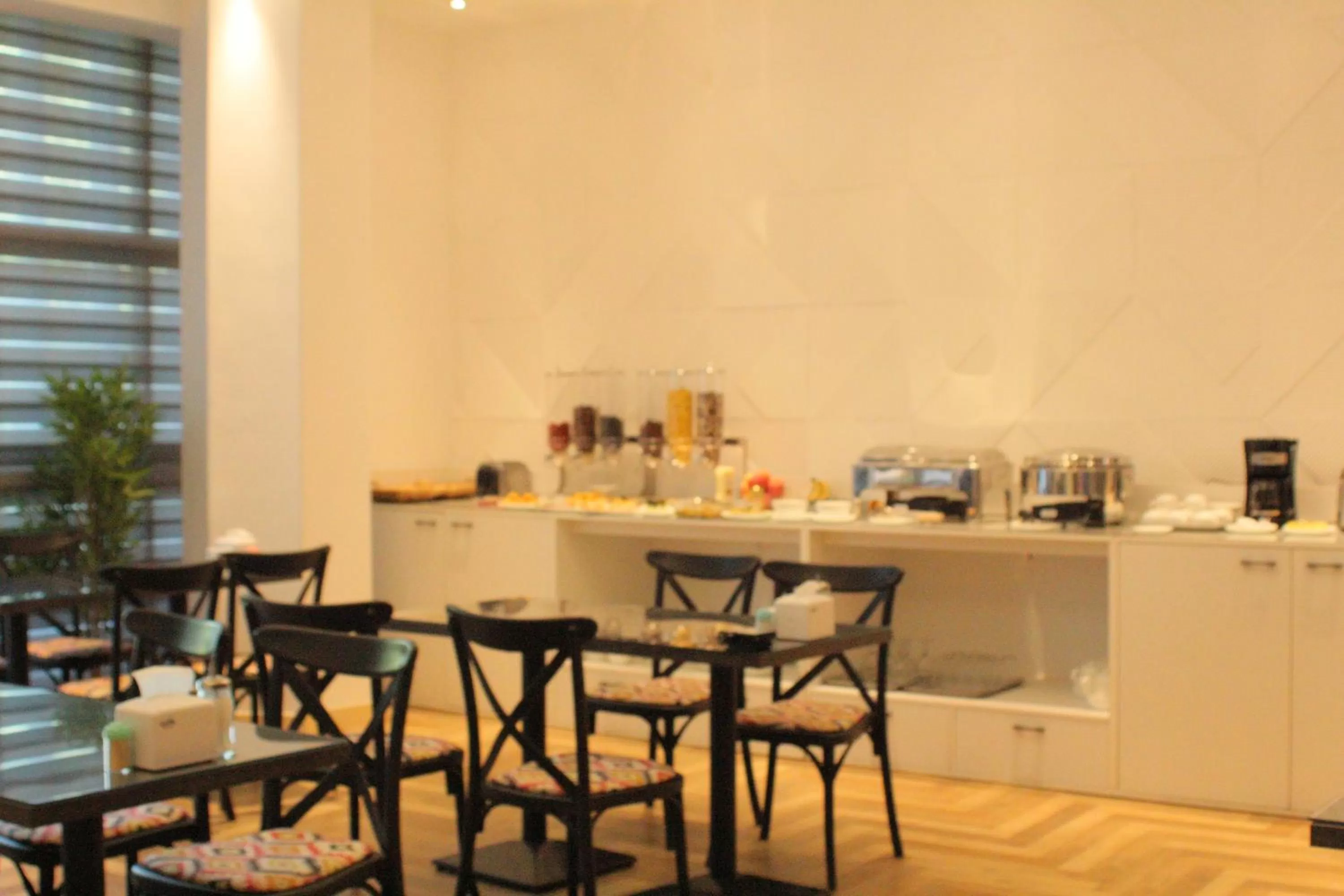 Restaurant/places to eat in City Centre Hotel