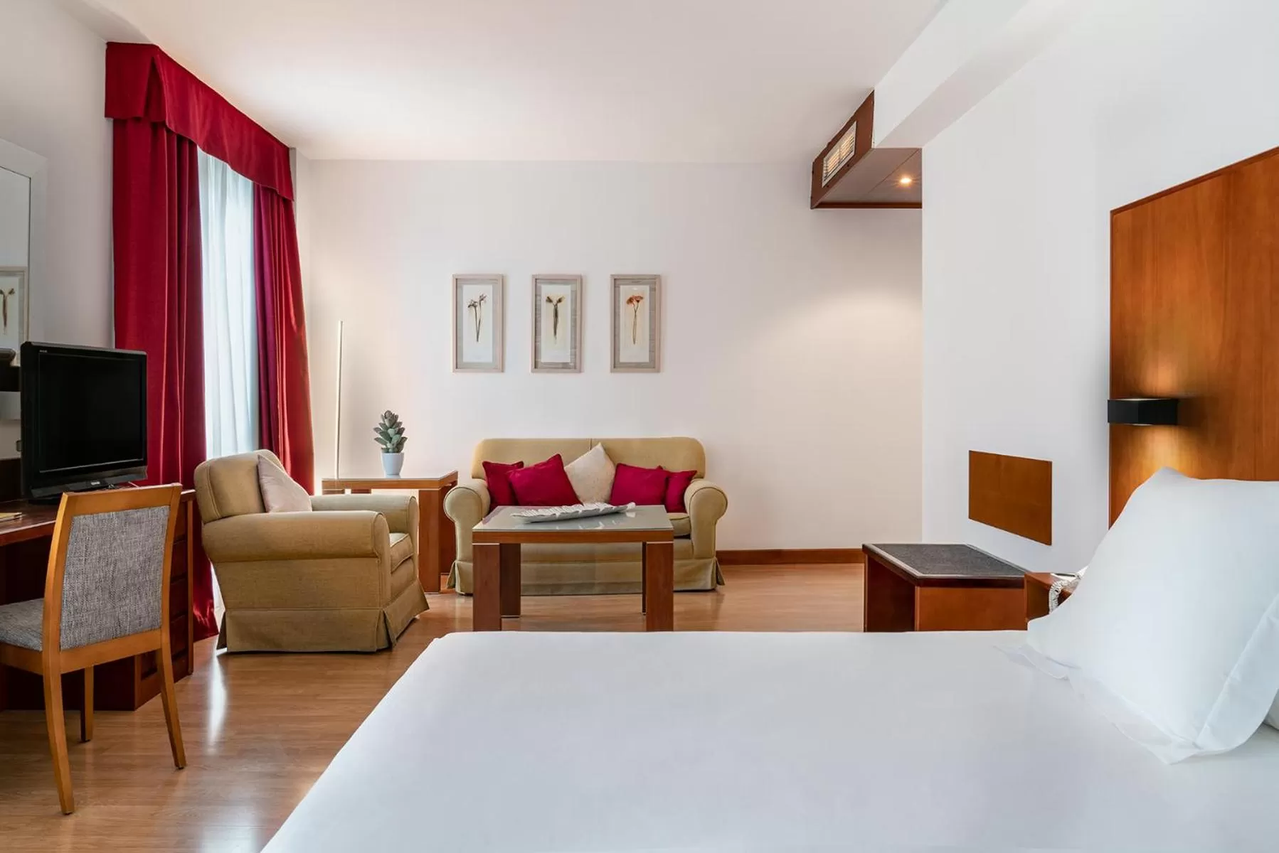 TV and multimedia, Bed in Vincci Ciudad de Salamanca