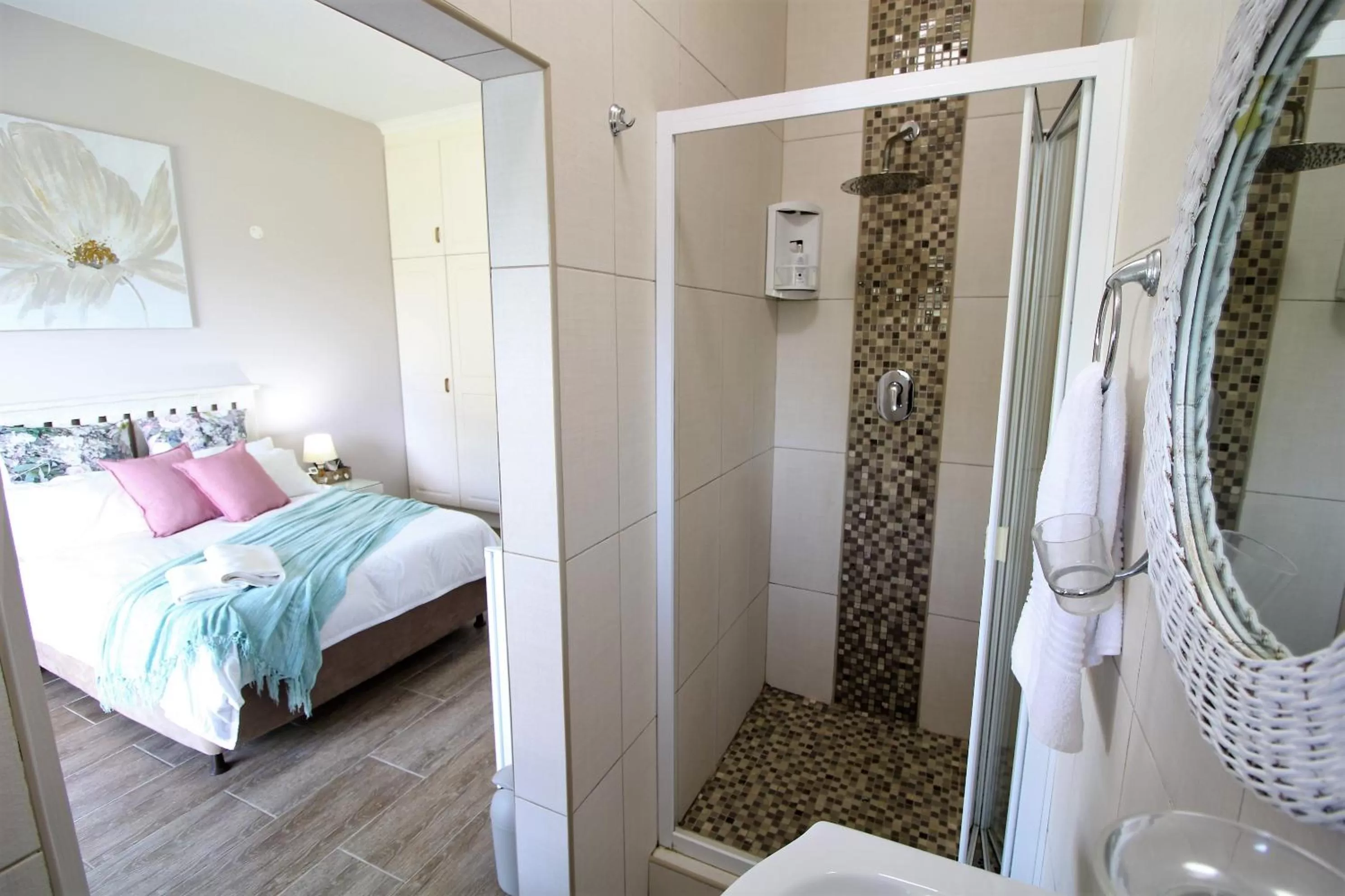 Bathroom, Bed in Cove View B&B