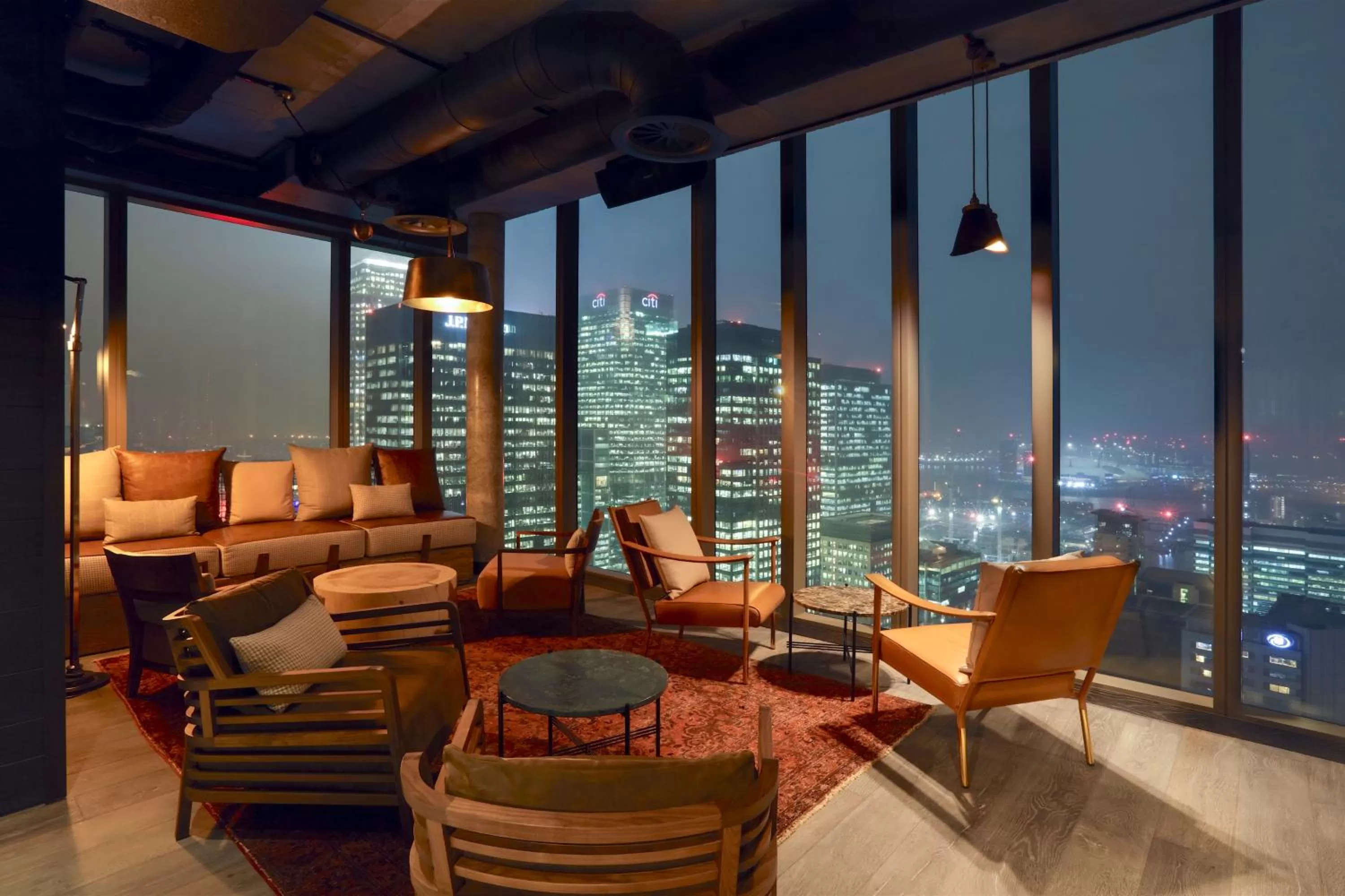 Lounge or bar in Novotel London Canary Wharf