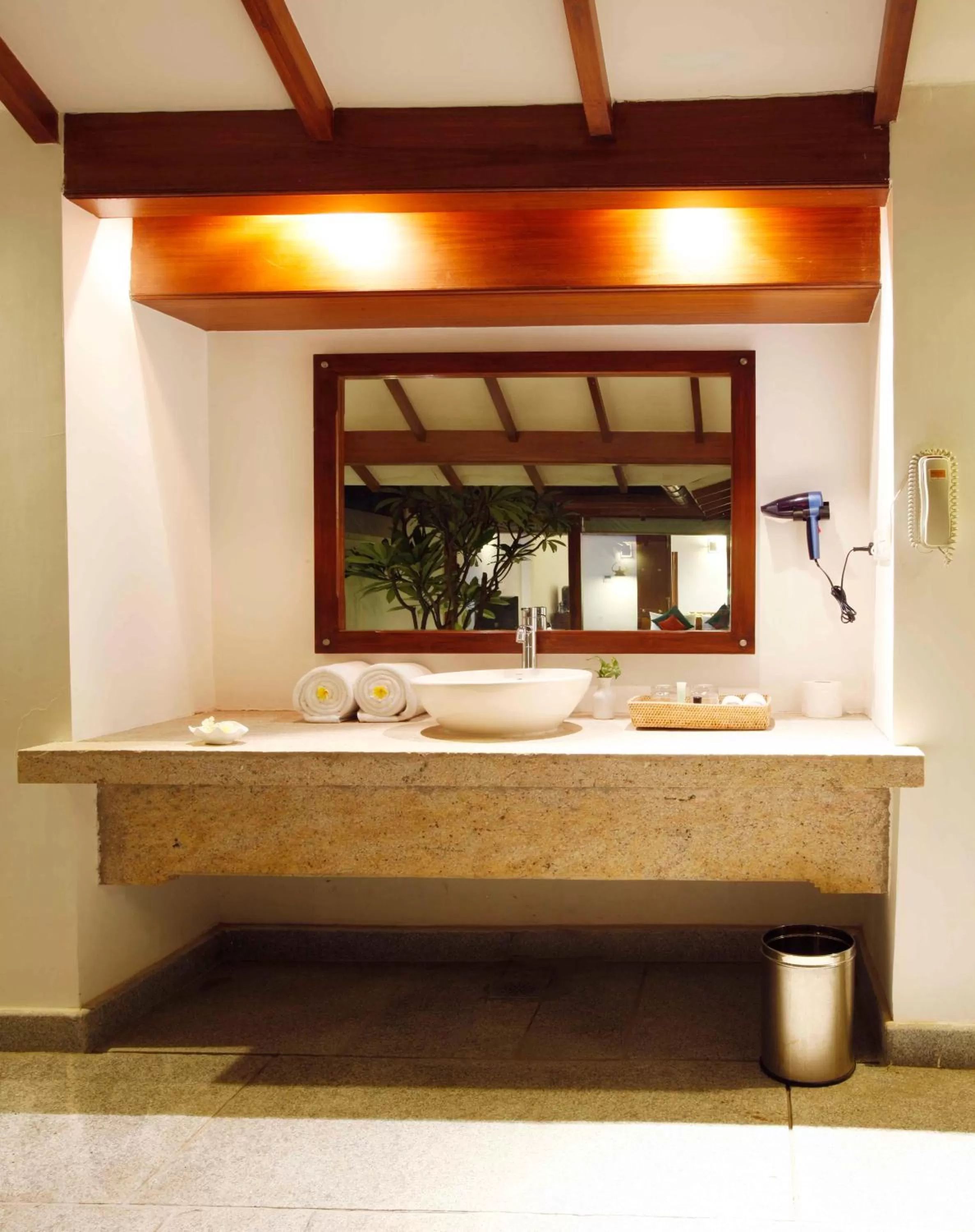 Shower in Heritage Madurai