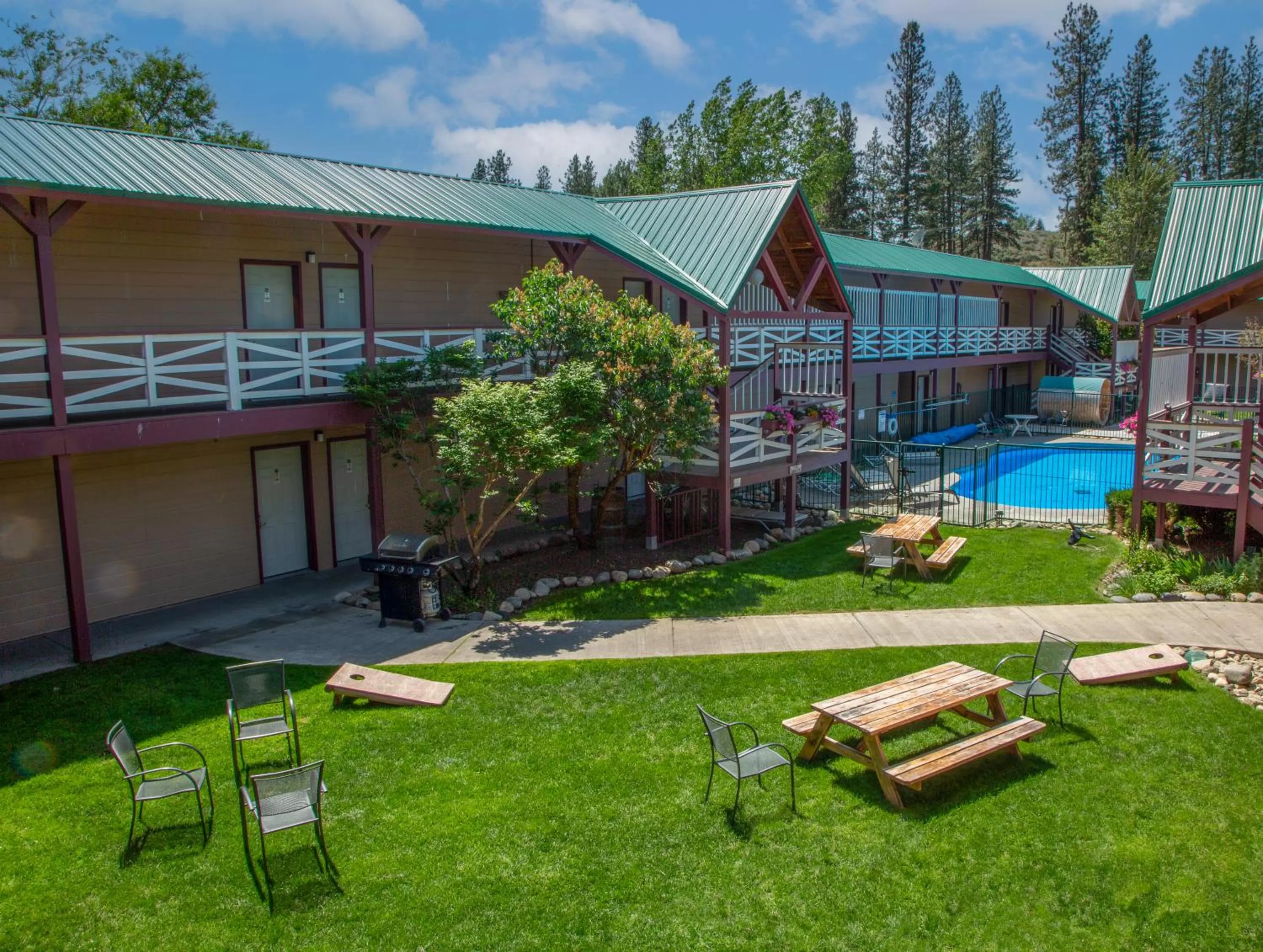 Swimming pool in AbbyCreek Inn