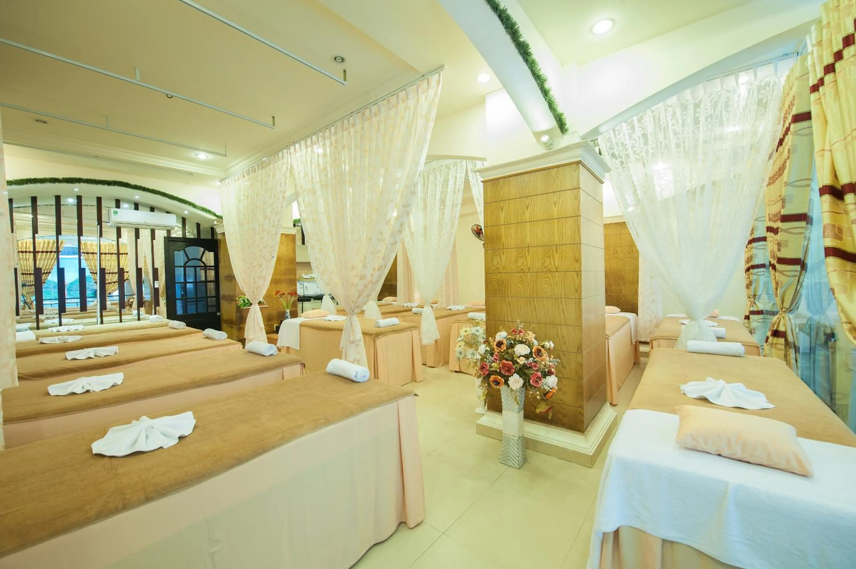 Massage in Palm Beach Hotel