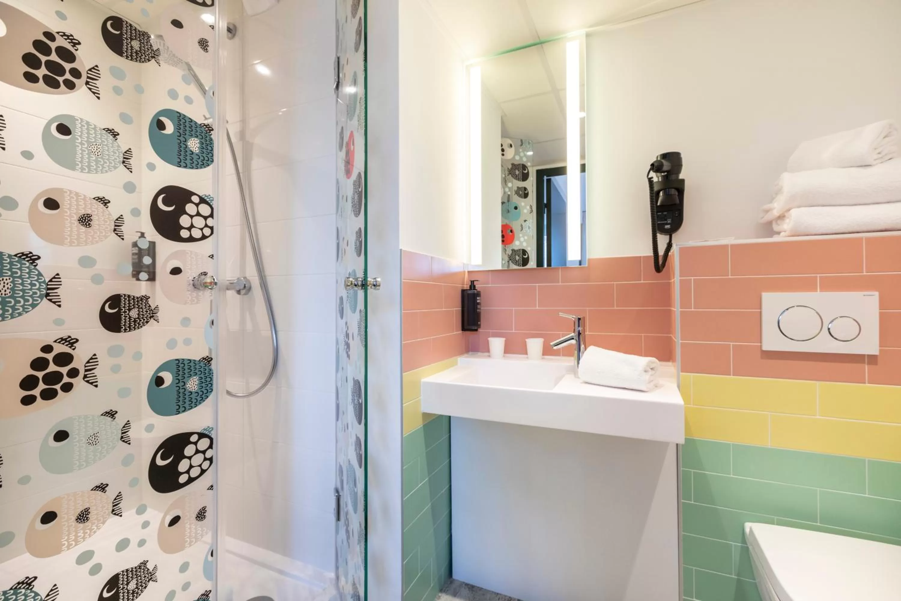 Bathroom in ibis Styles Thonon-les-Bains