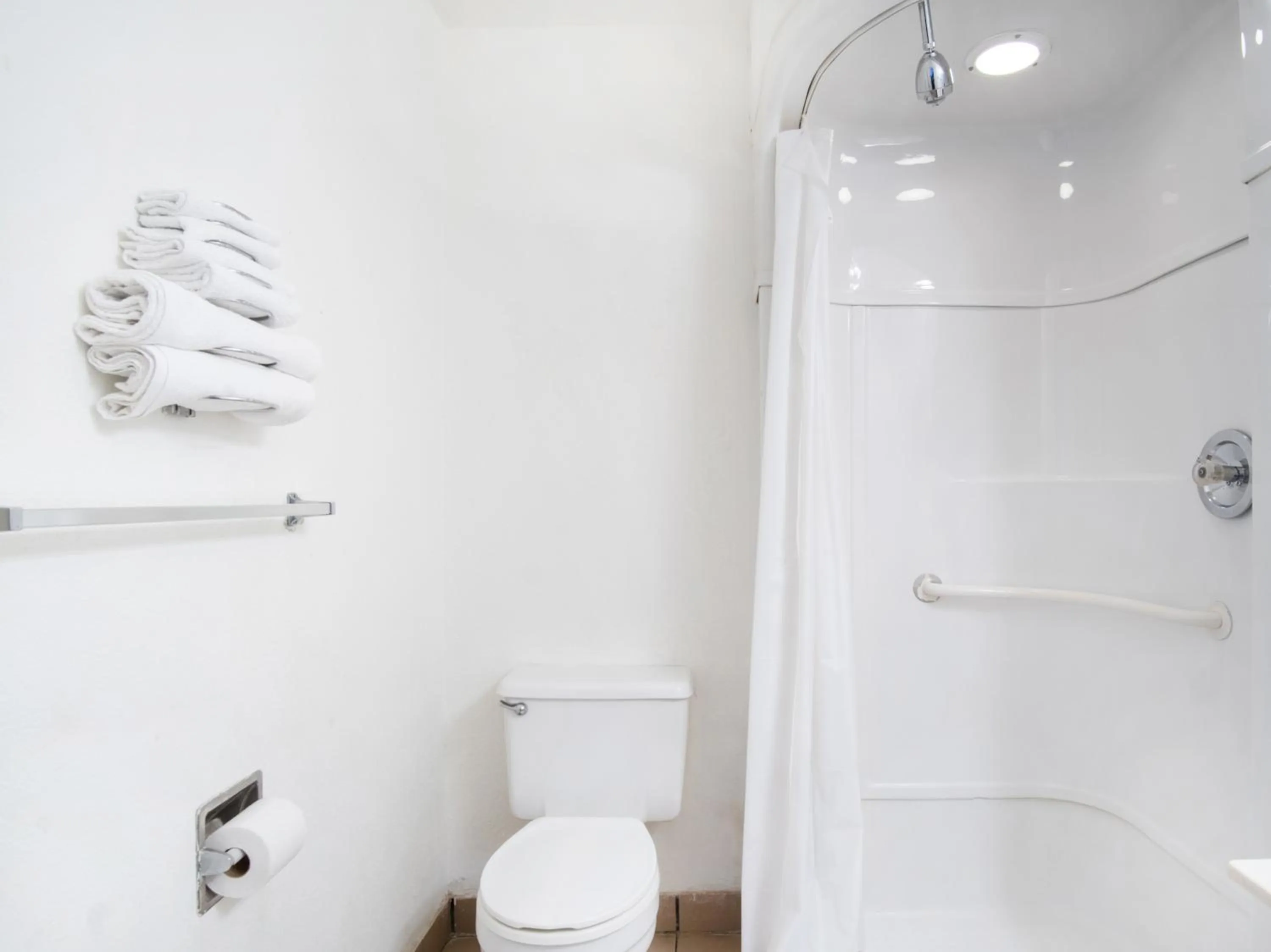 Bathroom in OYO Hotel Oklahoma City Northeast