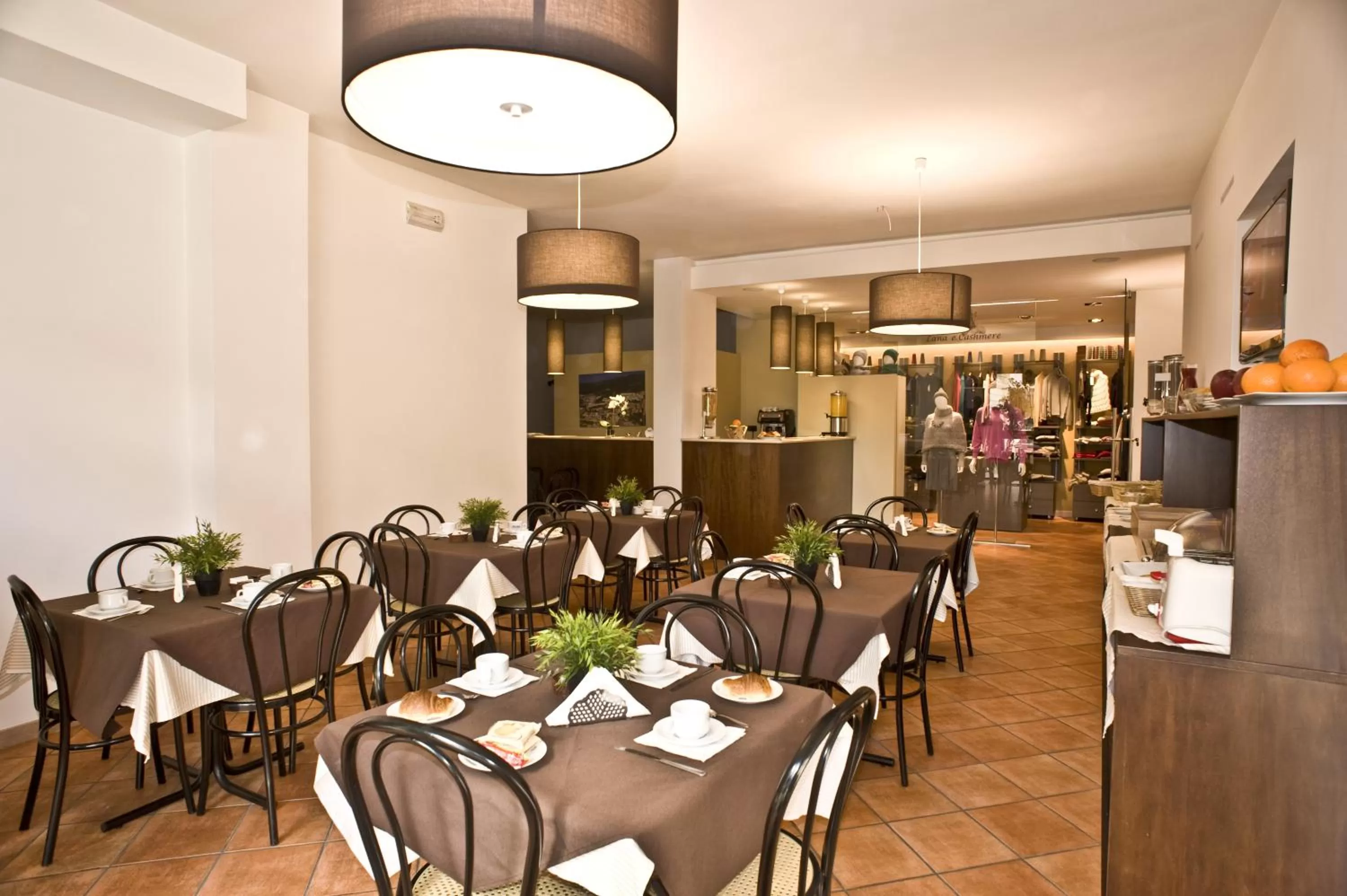 Restaurant/places to eat in Villa Santacroce