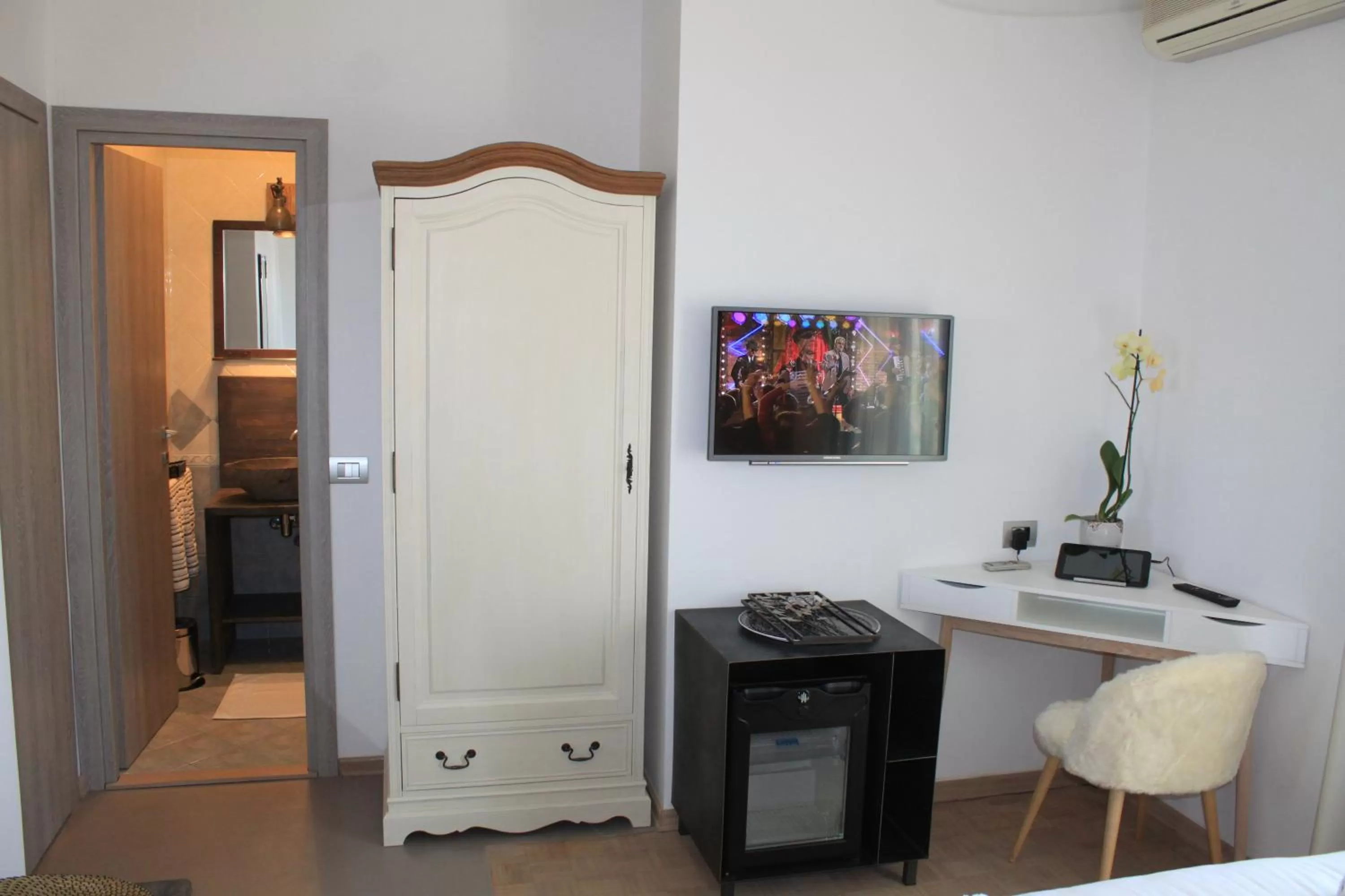 TV/Entertainment Center in Boutique B&B Luna