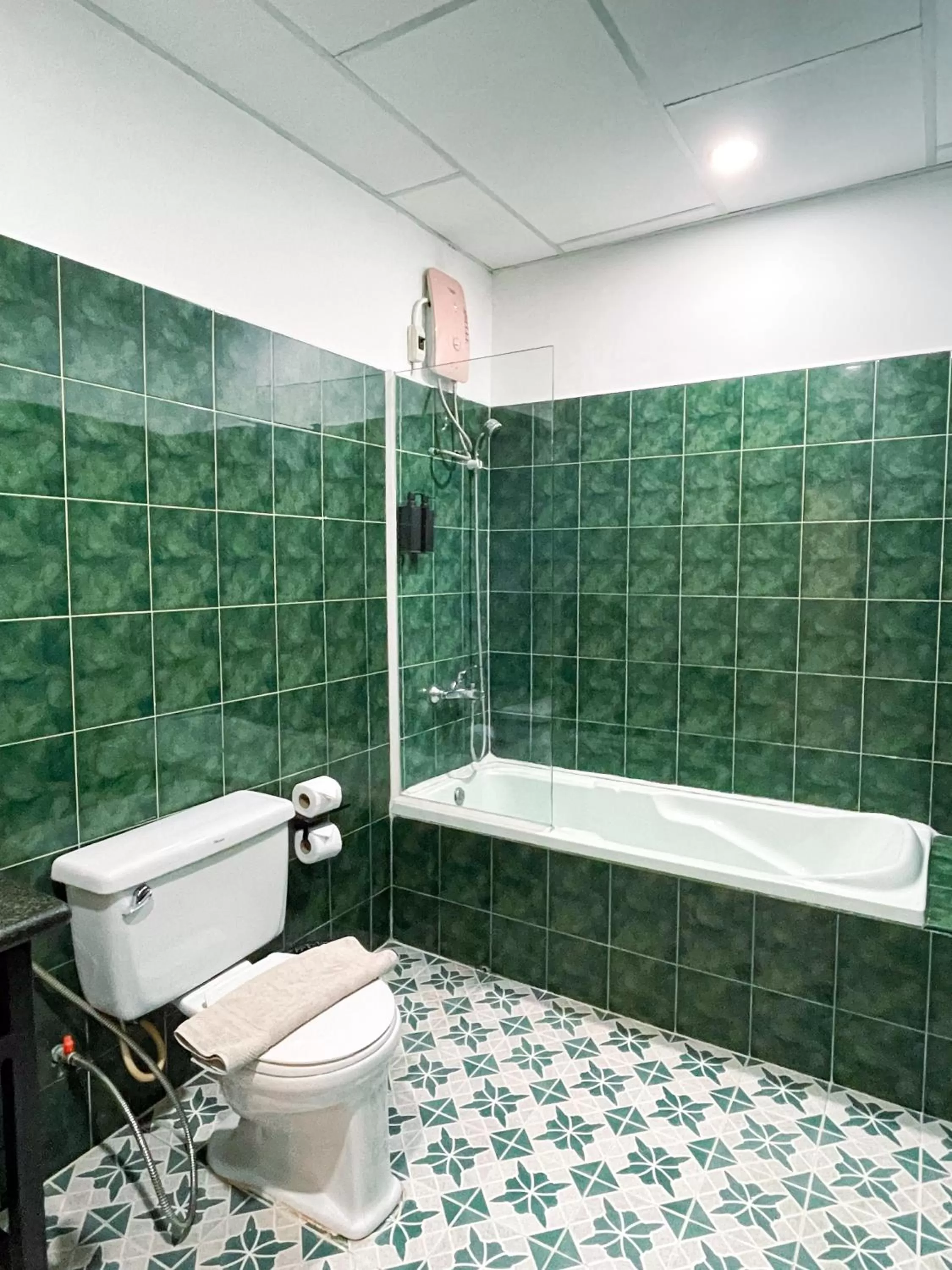 Bathroom in Birdcage Boutique