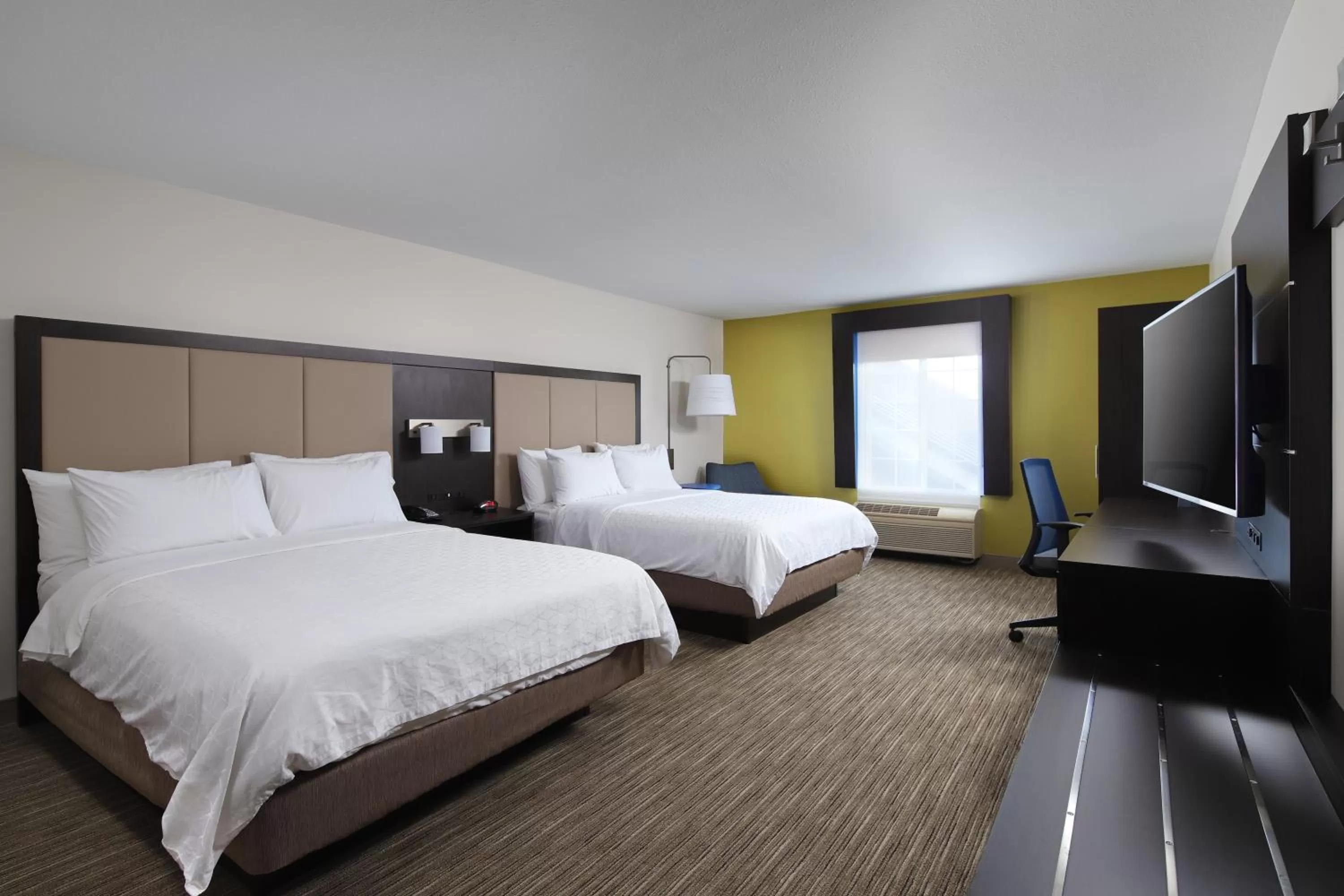 Photo of the whole room, Bed in Holiday Inn Express Grand Rapids Southwest by IHG