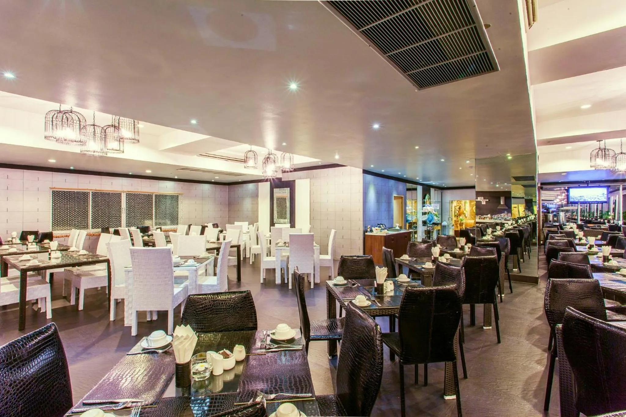 Restaurant/Places to Eat in Patong Heritage Hotel Phuket - SHA Extra Plus