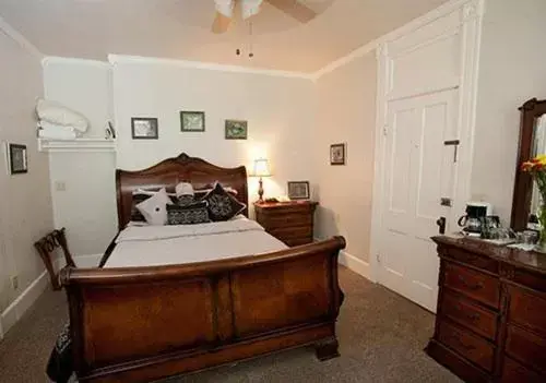 112 Queen in New Orleans Hotel Eureka Springs 112 Queen in New Orleans Hotel Eureka Springs