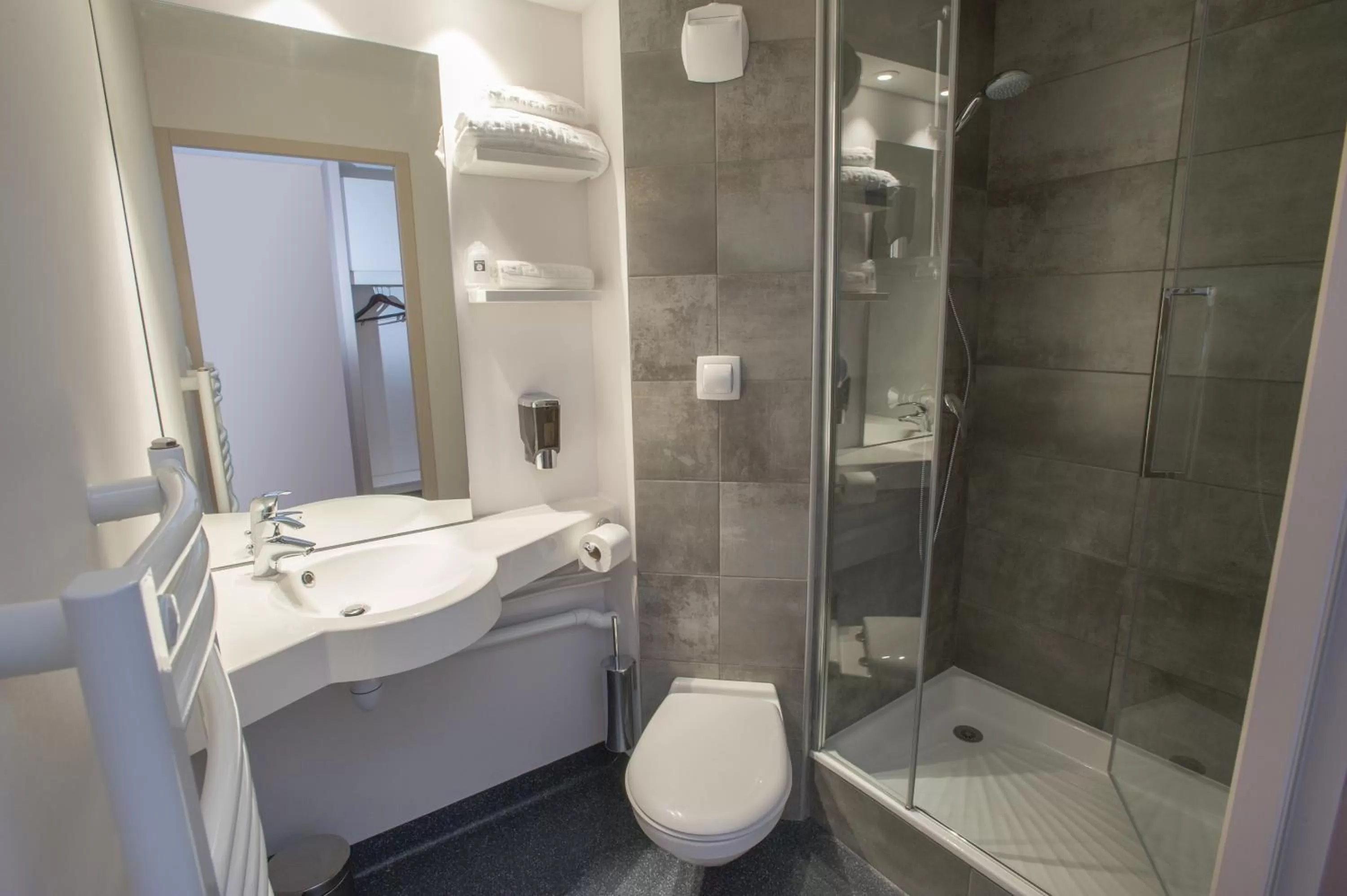 Shower in The Originals City, Hôtel Limoges Sud Feytiat