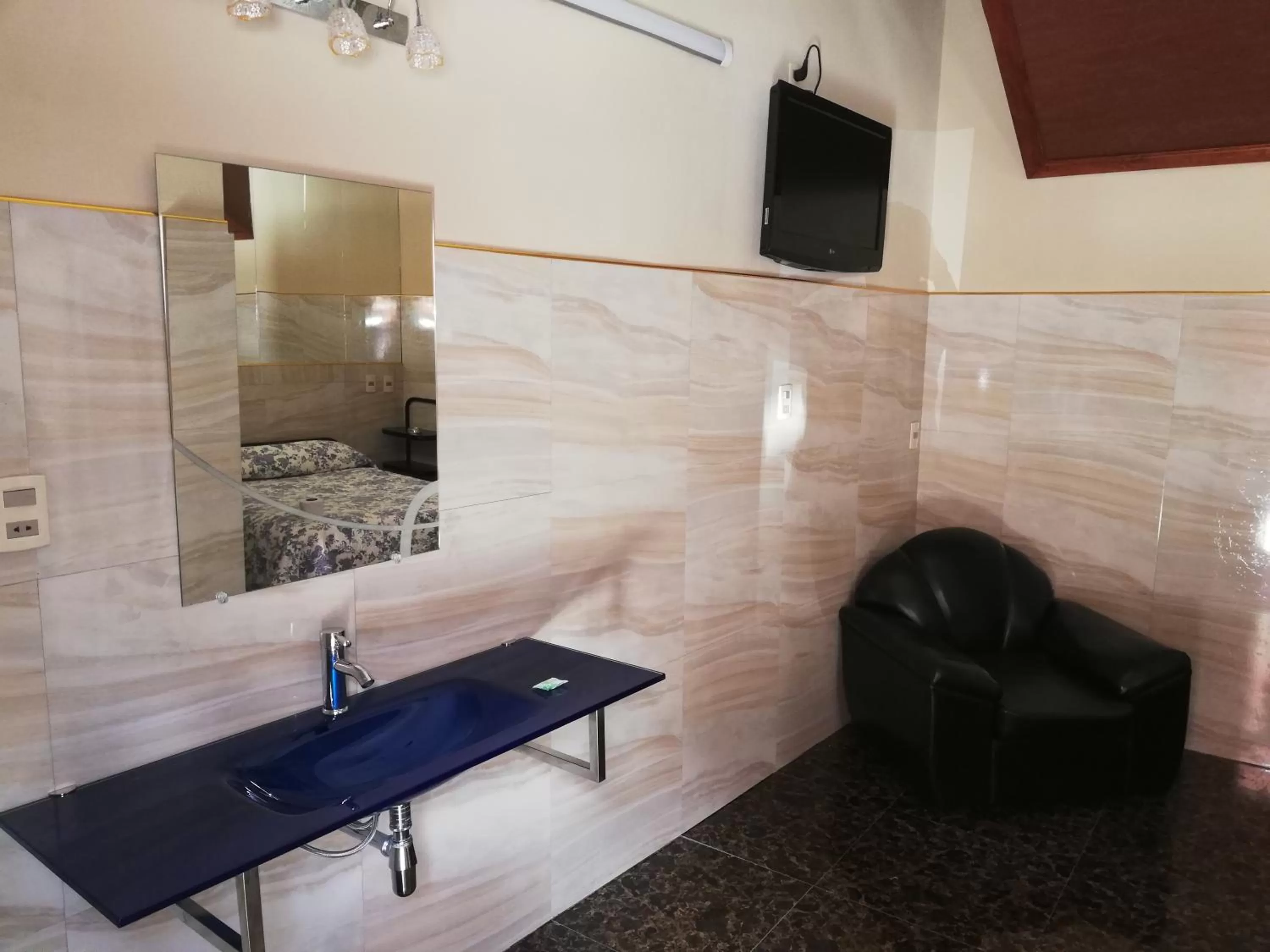 TV/Entertainment Center in Hostal Río ibare