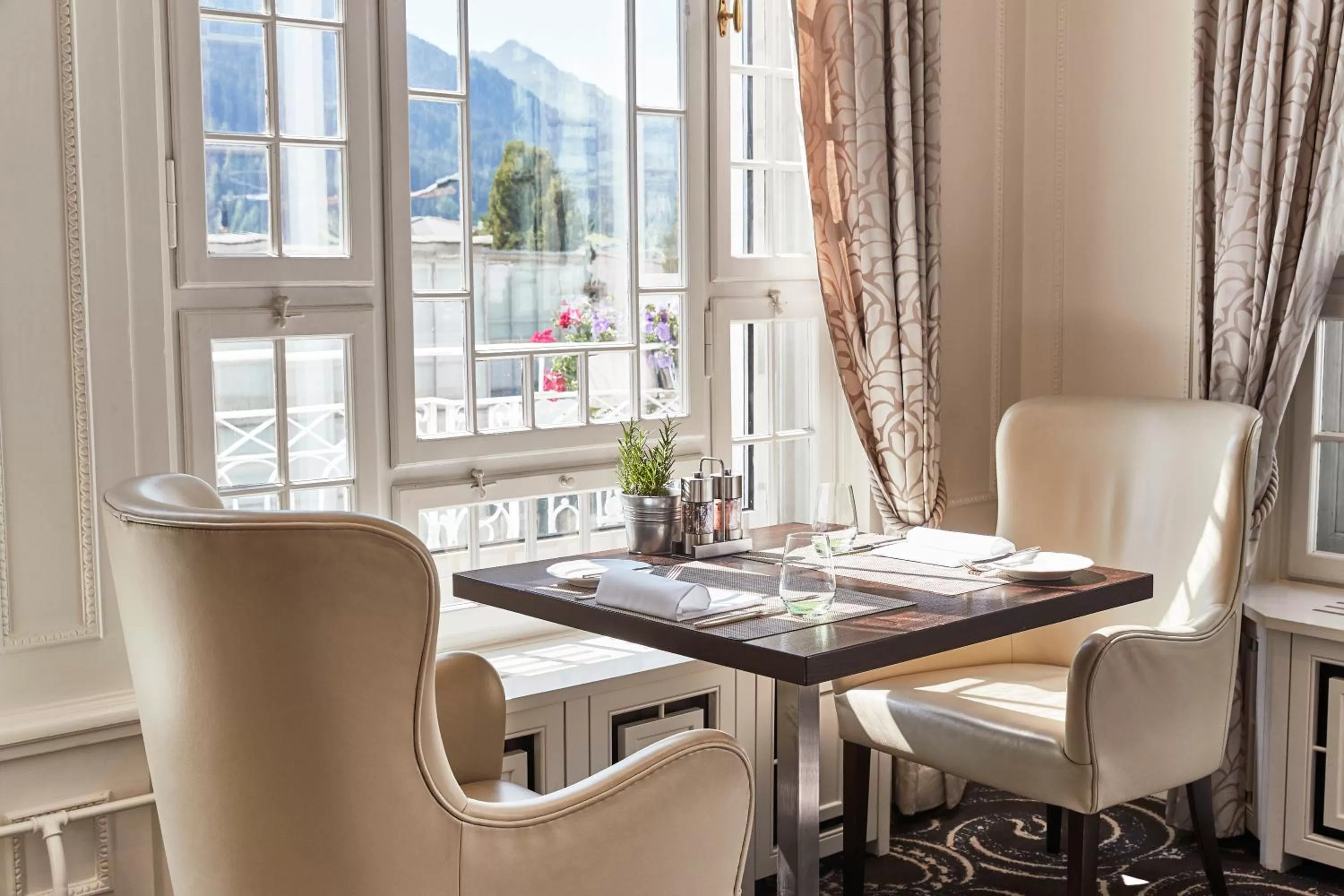 Restaurant/places to eat in Steigenberger Icon Grandhotel Belvédère