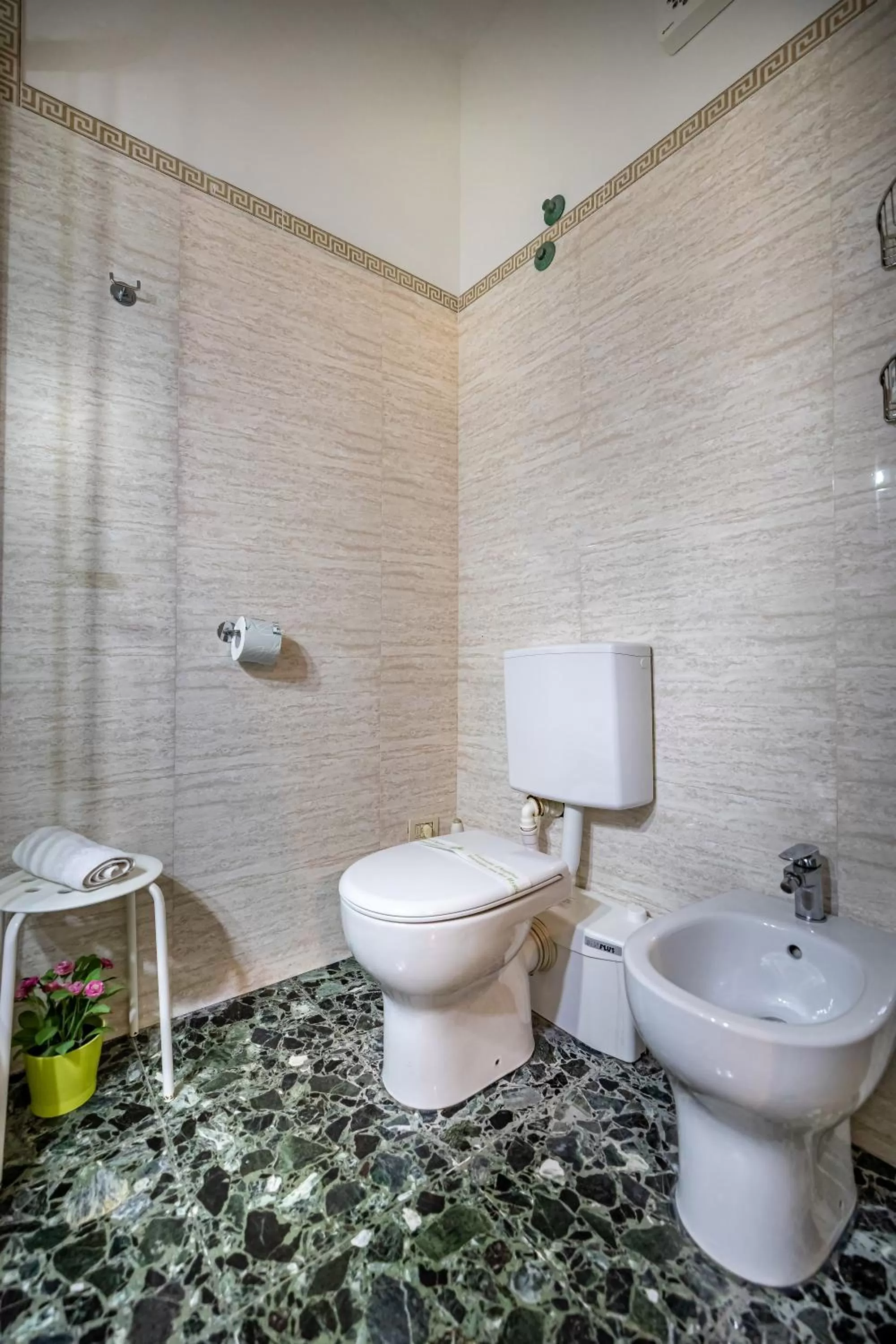 Toilet in Maison Bianca B&B