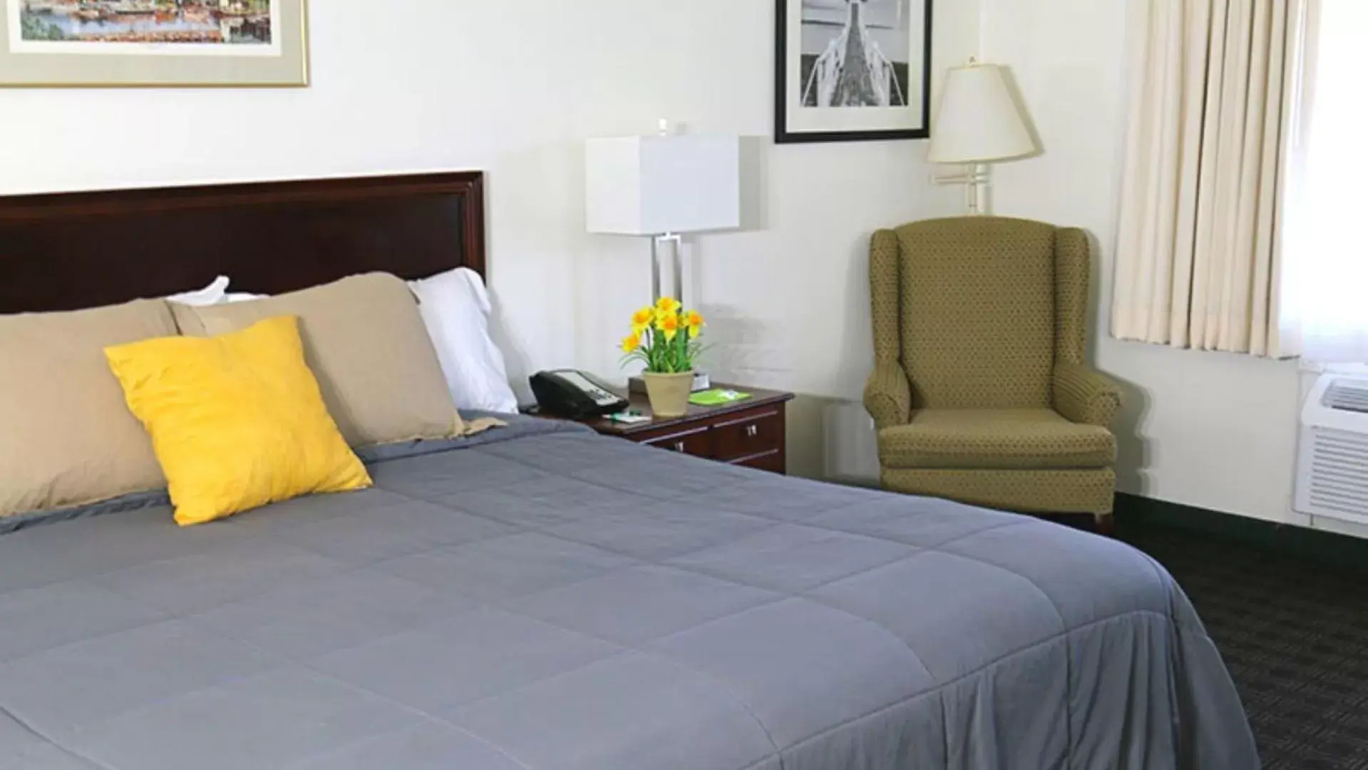 King Room - Second Floor in Camden Riverhouse Hotel and Inn King Room - Second Floor in Camden Riverhouse Hotel and Inn