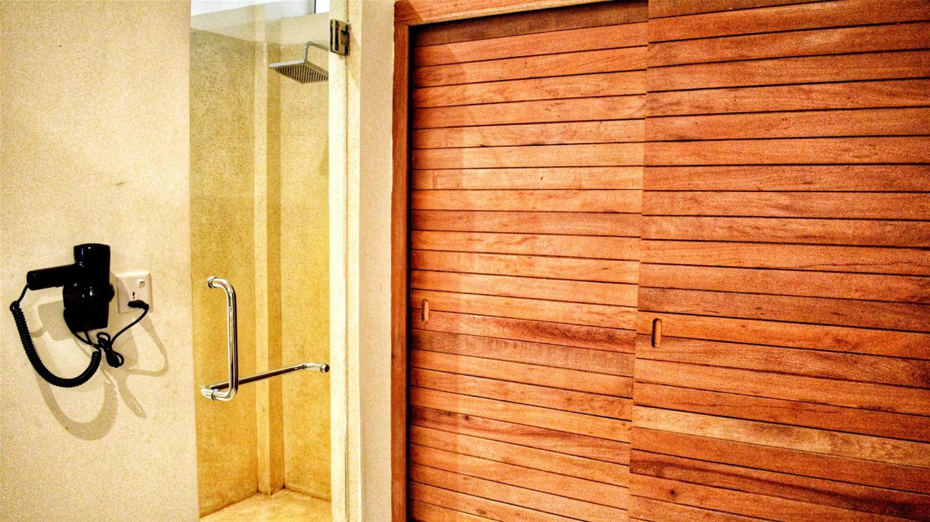Shower in La Residence Blanc D'Angkor