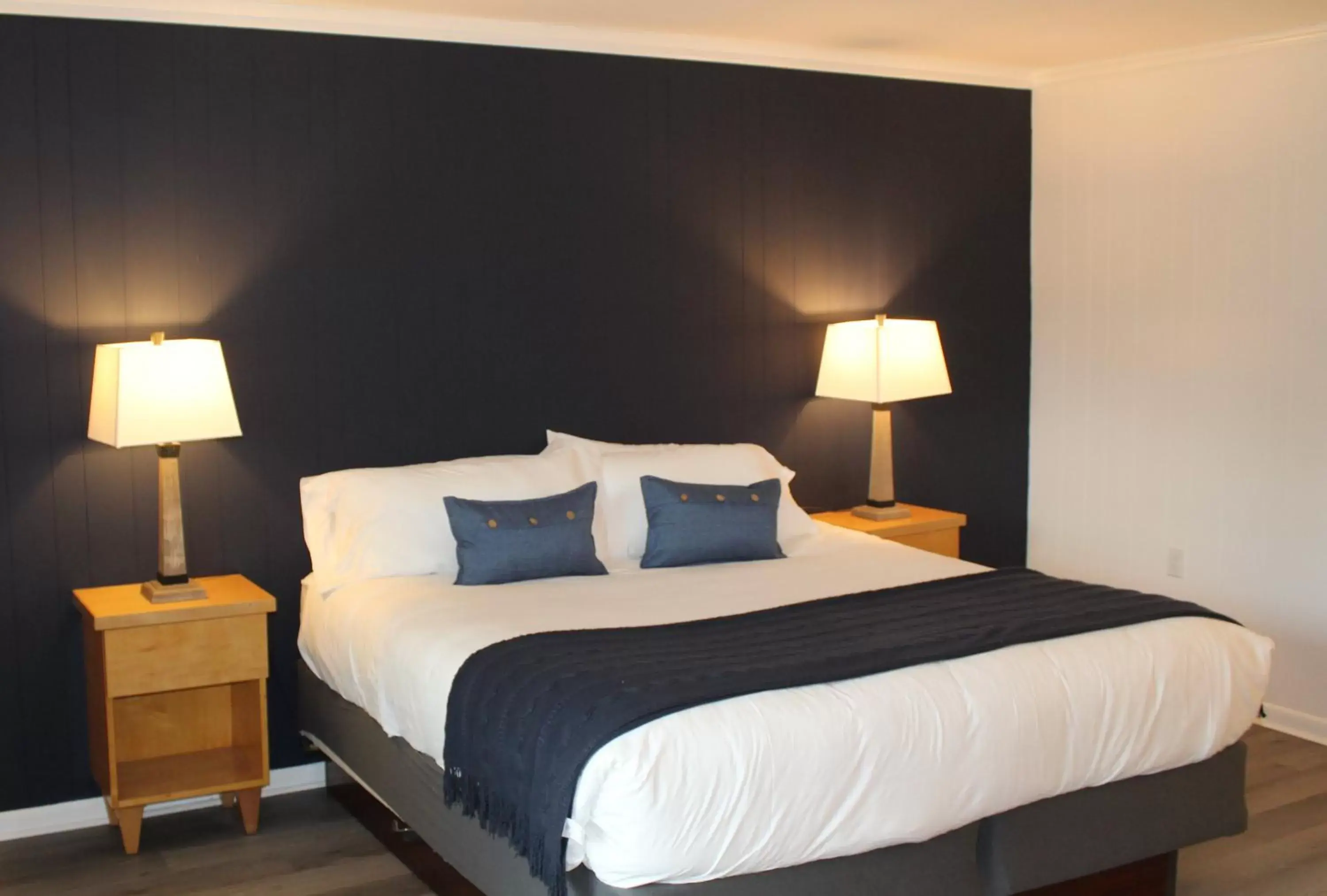 King Room with Mountain View - Pet Friendly in Catskill Seasons Inn King Room with Mountain View - Pet Friendly in Catskill Seasons Inn