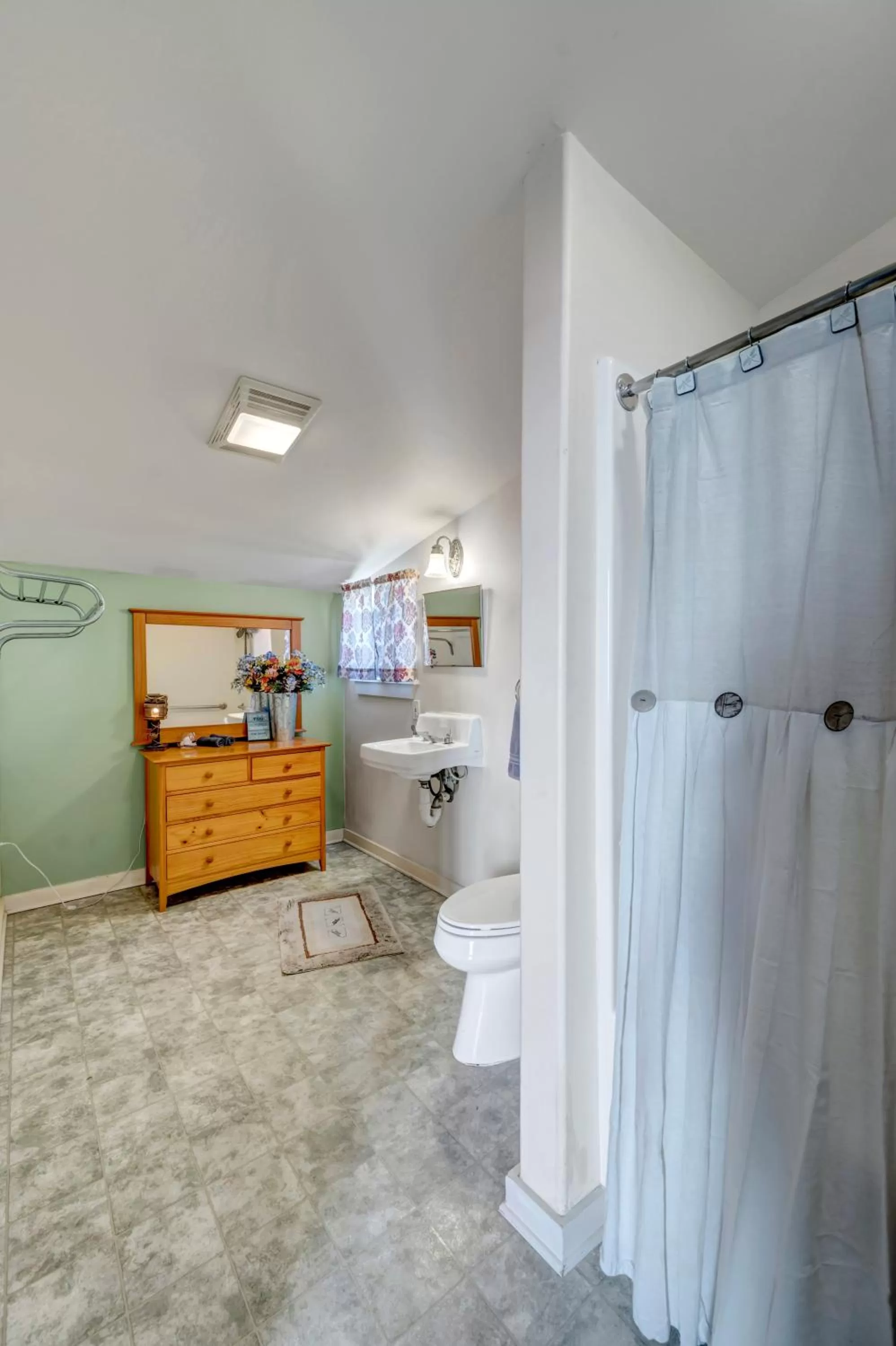 Deluxe King Room in Full Moon Inn